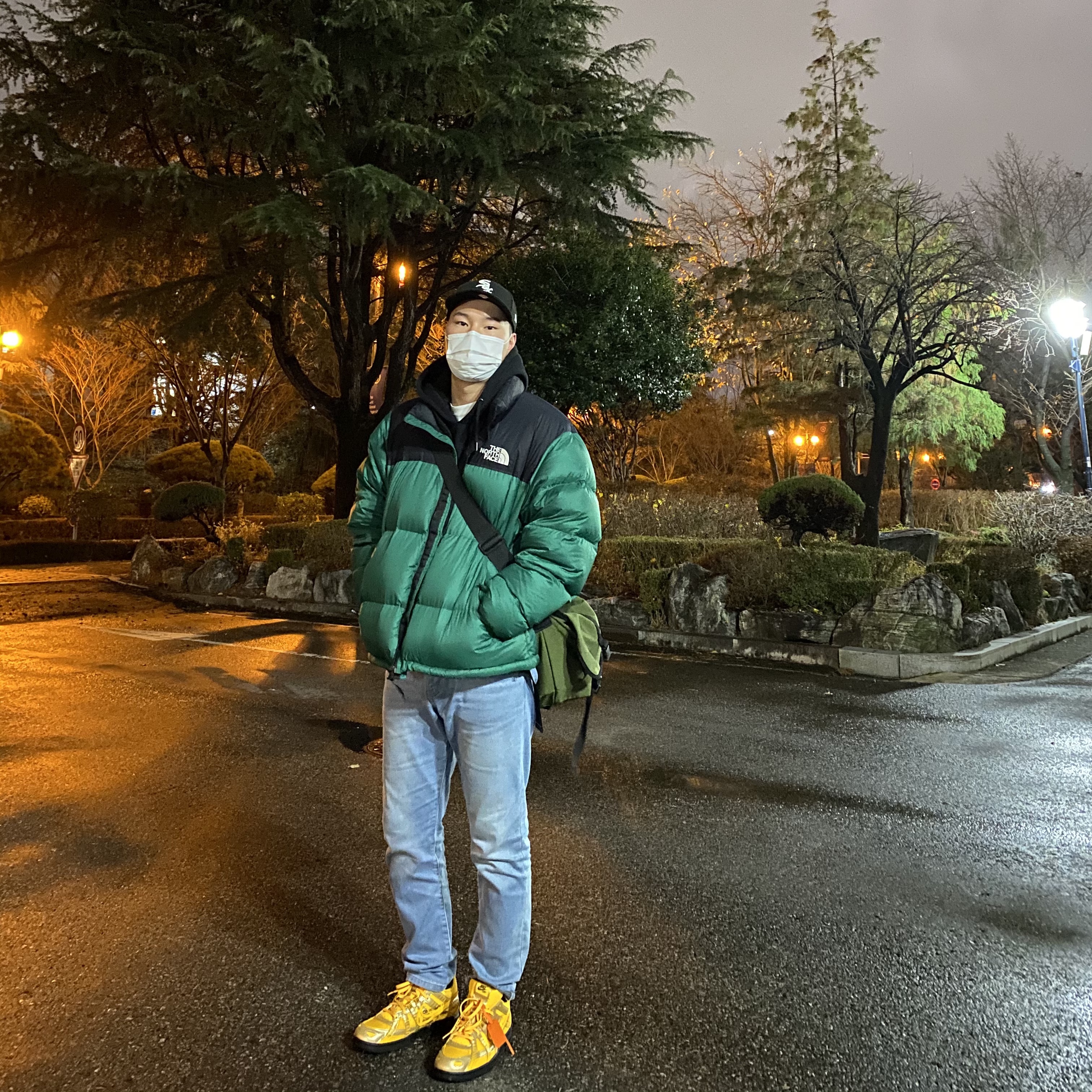 Nike x Off-White Air Rubber Dunk University Gold 착용 스타일