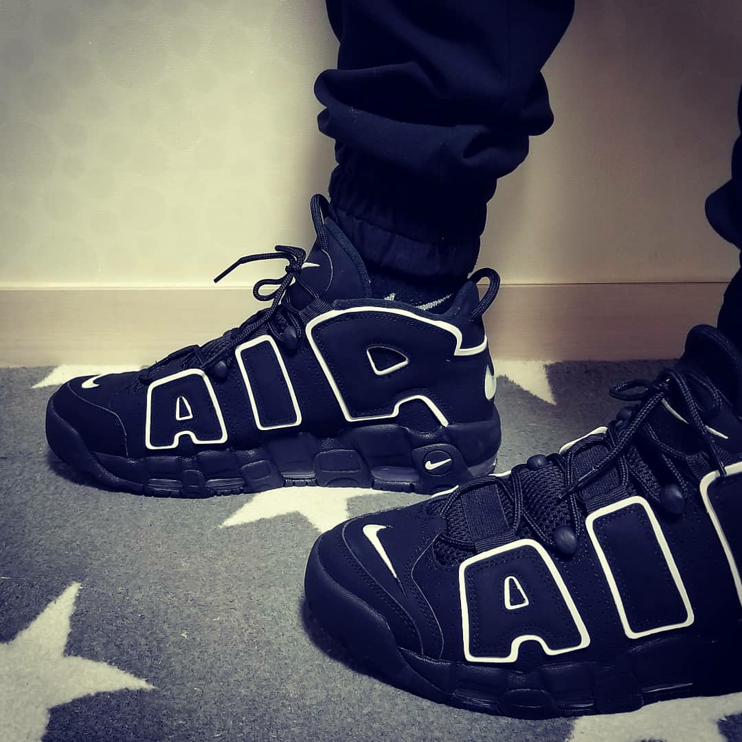 Nike Air More Uptempo Black White 2020 착용 스타일 - 3