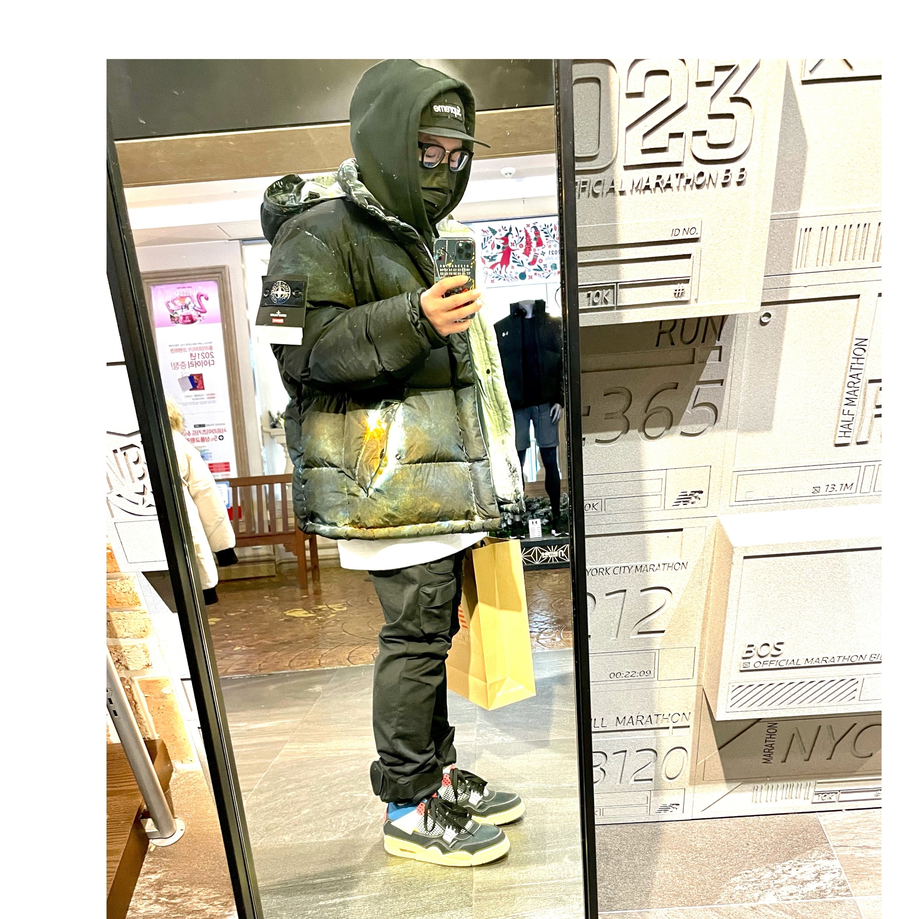 Supreme x Stone Island Painted Camo Crinkle Down Jacket Dark Teal - 20FW, Jordan 4 x Union Retro Off Noir 착용 스타일