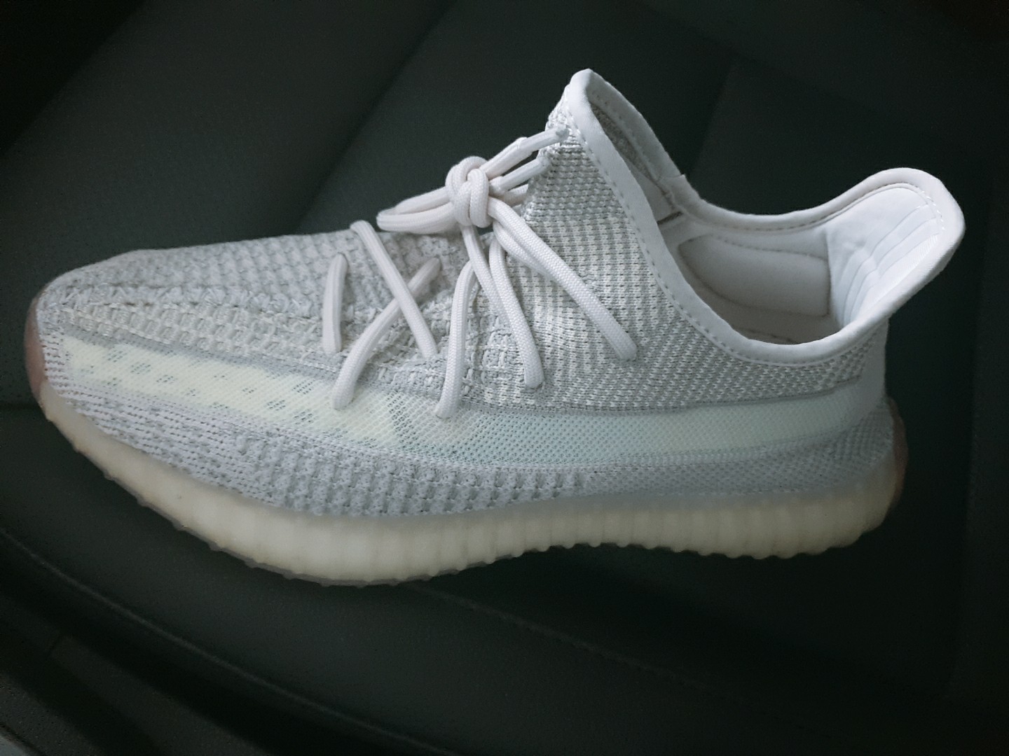 Adidas Yeezy Boost 350 V2 Citrin - Non-Reflective 착용 스타일