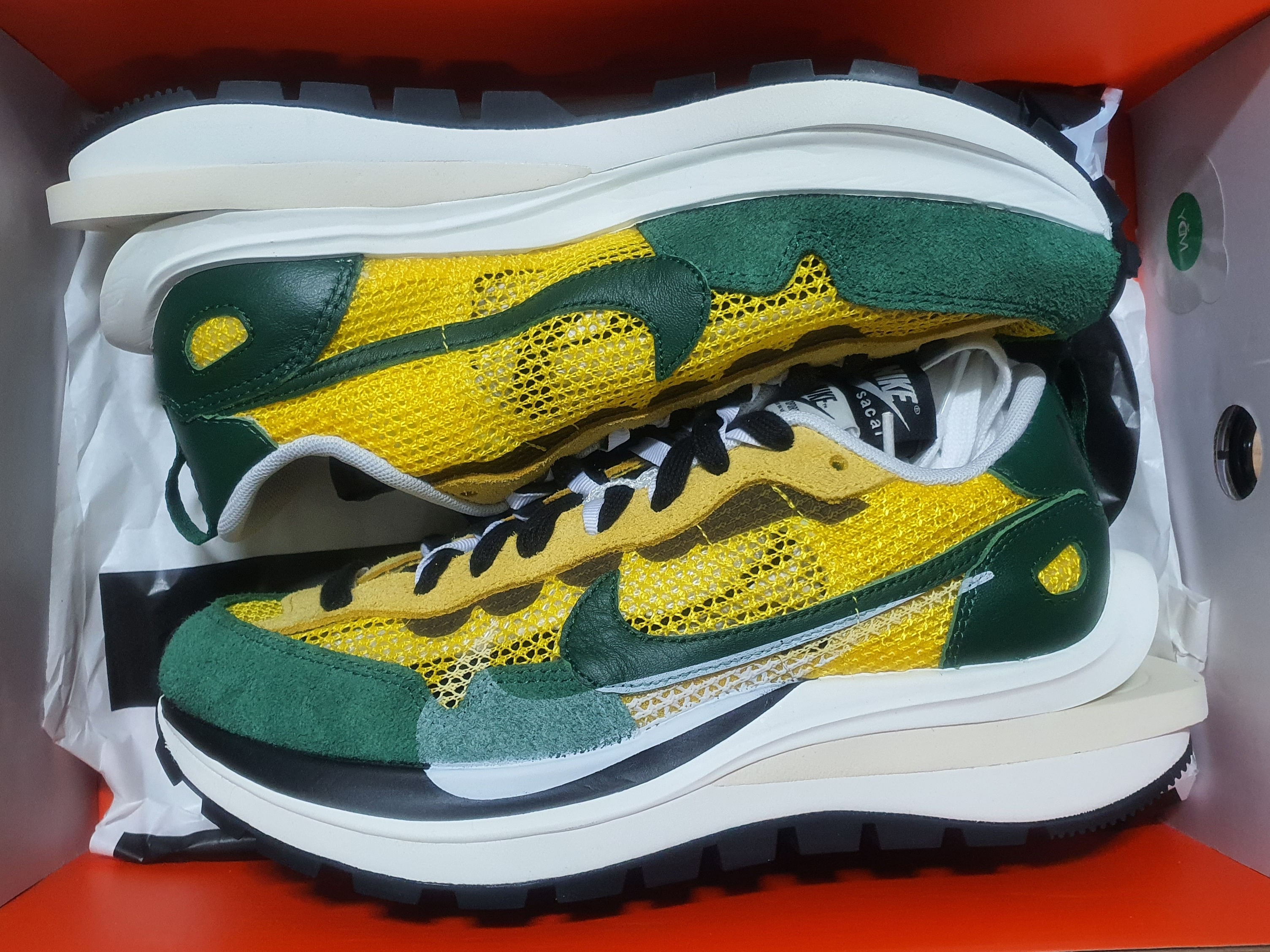 Nike x Sacai VaporWaffle Tour Yellow & Gorge Green Sail 착용 스타일