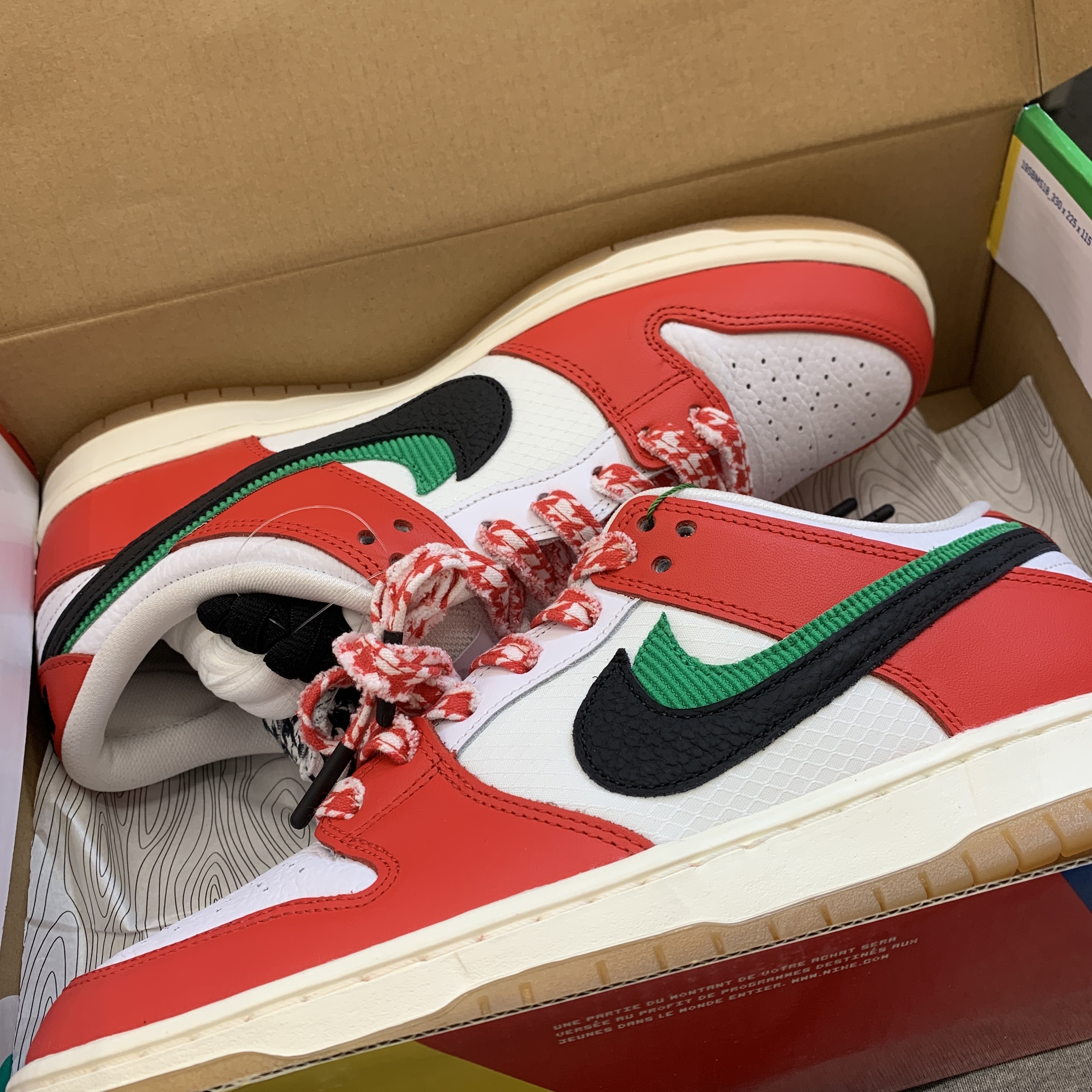 Nike x Frame Skate SB Dunk Low Pro Habibi 착용 스타일