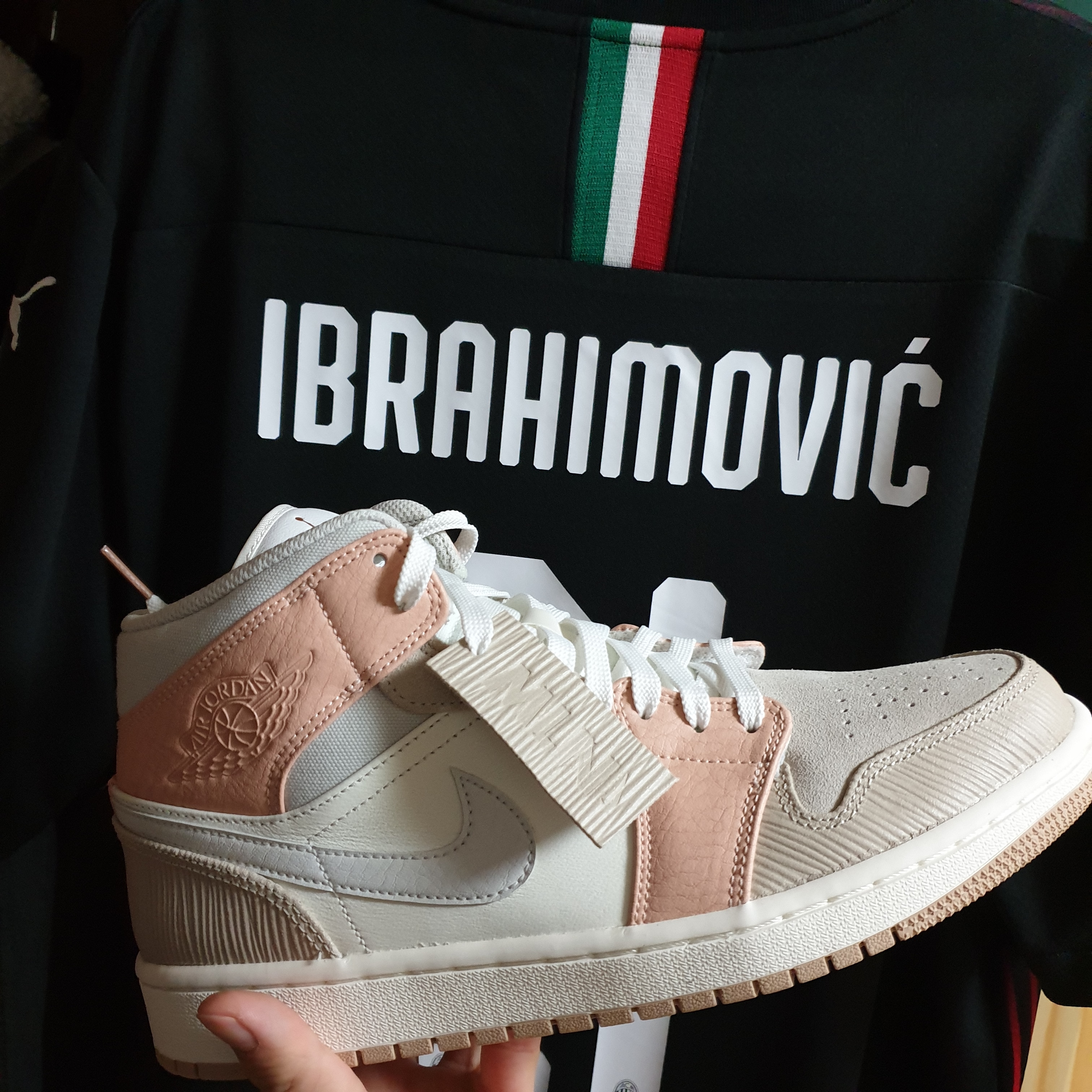 Jordan 1 Mid Milan 착용 스타일