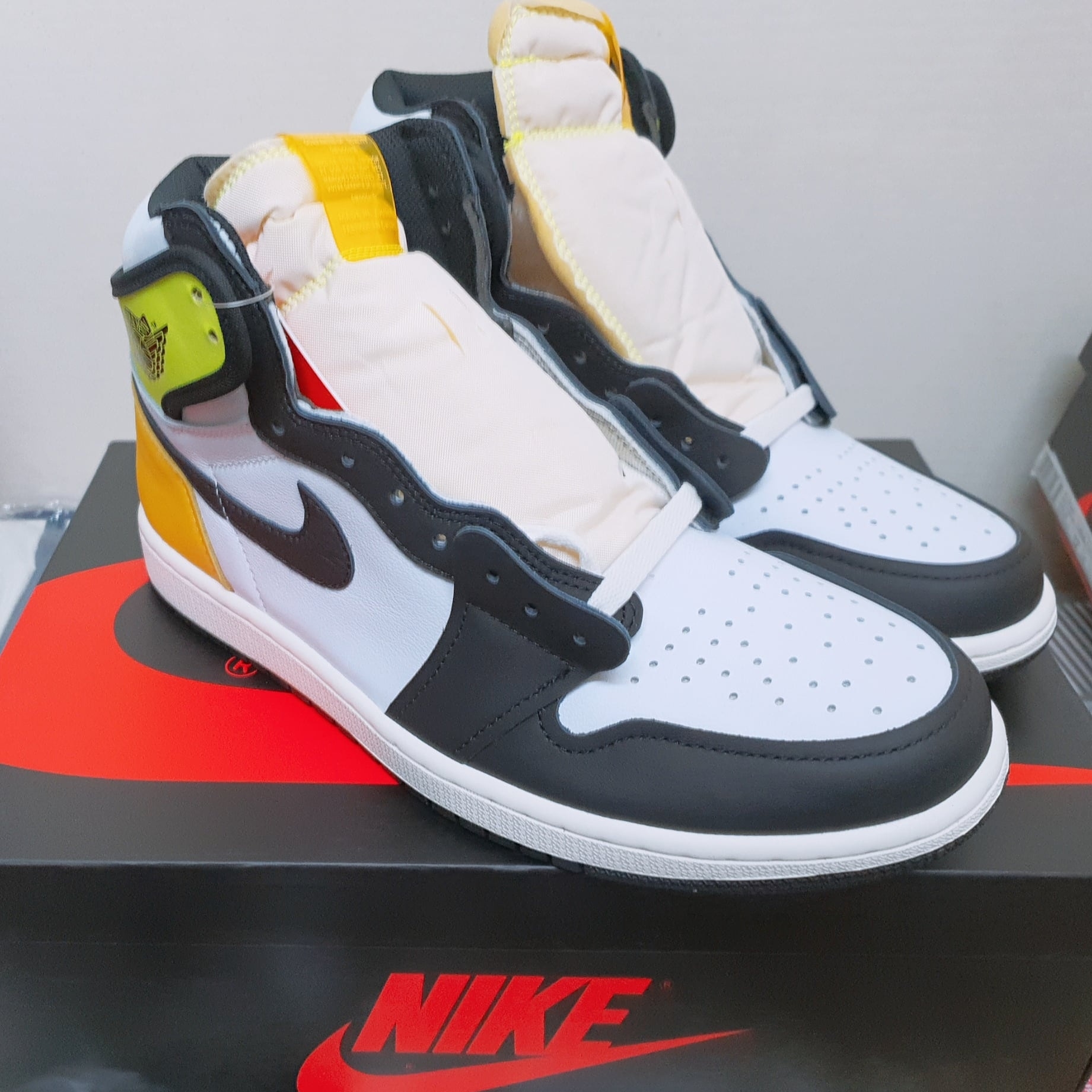 Jordan 1 Retro High OG Volt Gold 착용 스타일