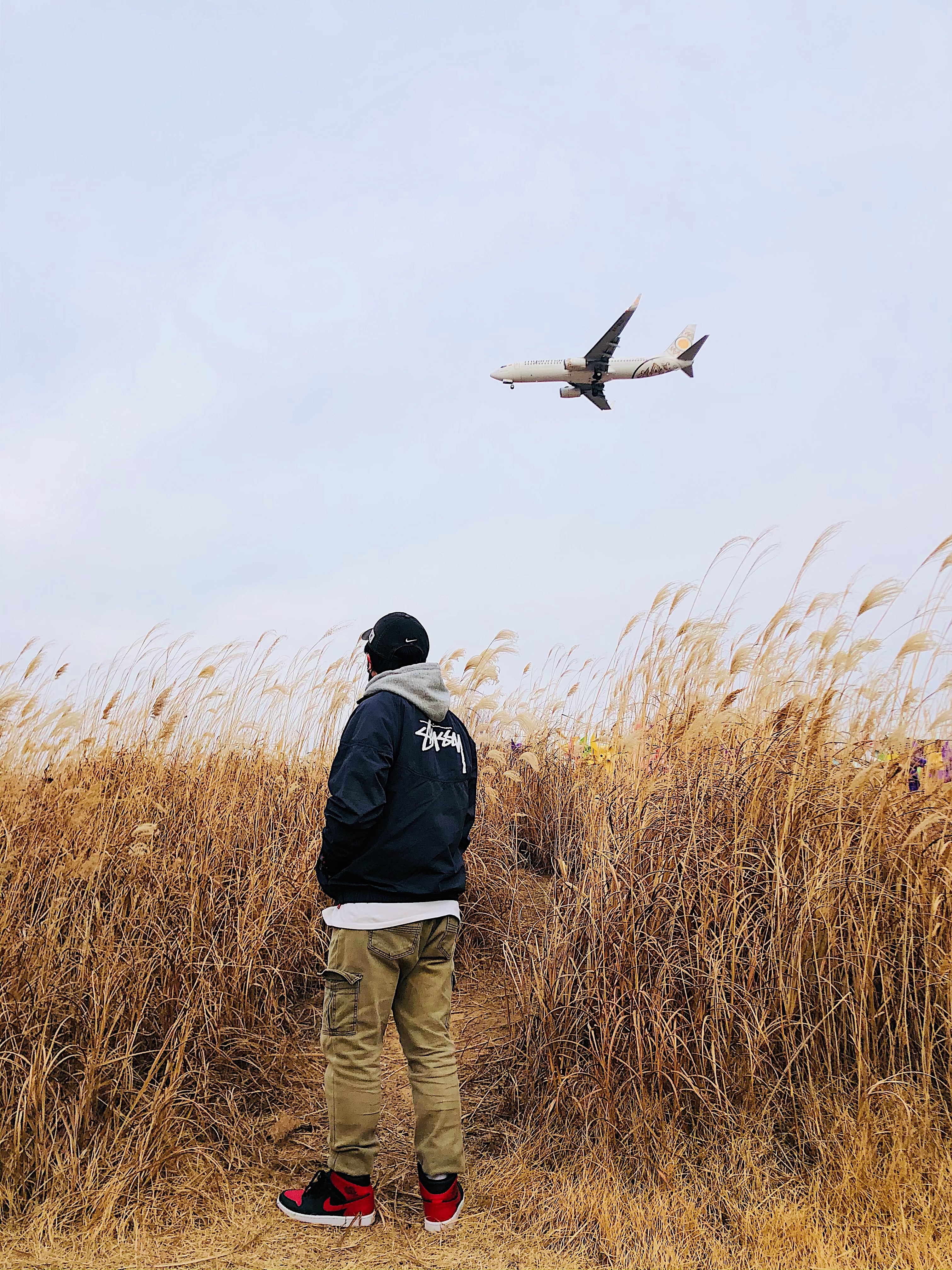 Nike x Stussy Windrunner Jacket Off Noir, Jordan 1 Mid Bred Banned 2020 착용 스타일