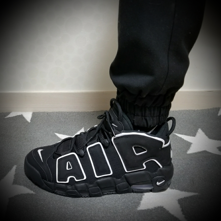Nike Air More Uptempo Black White 2020 착용 스타일 - 1