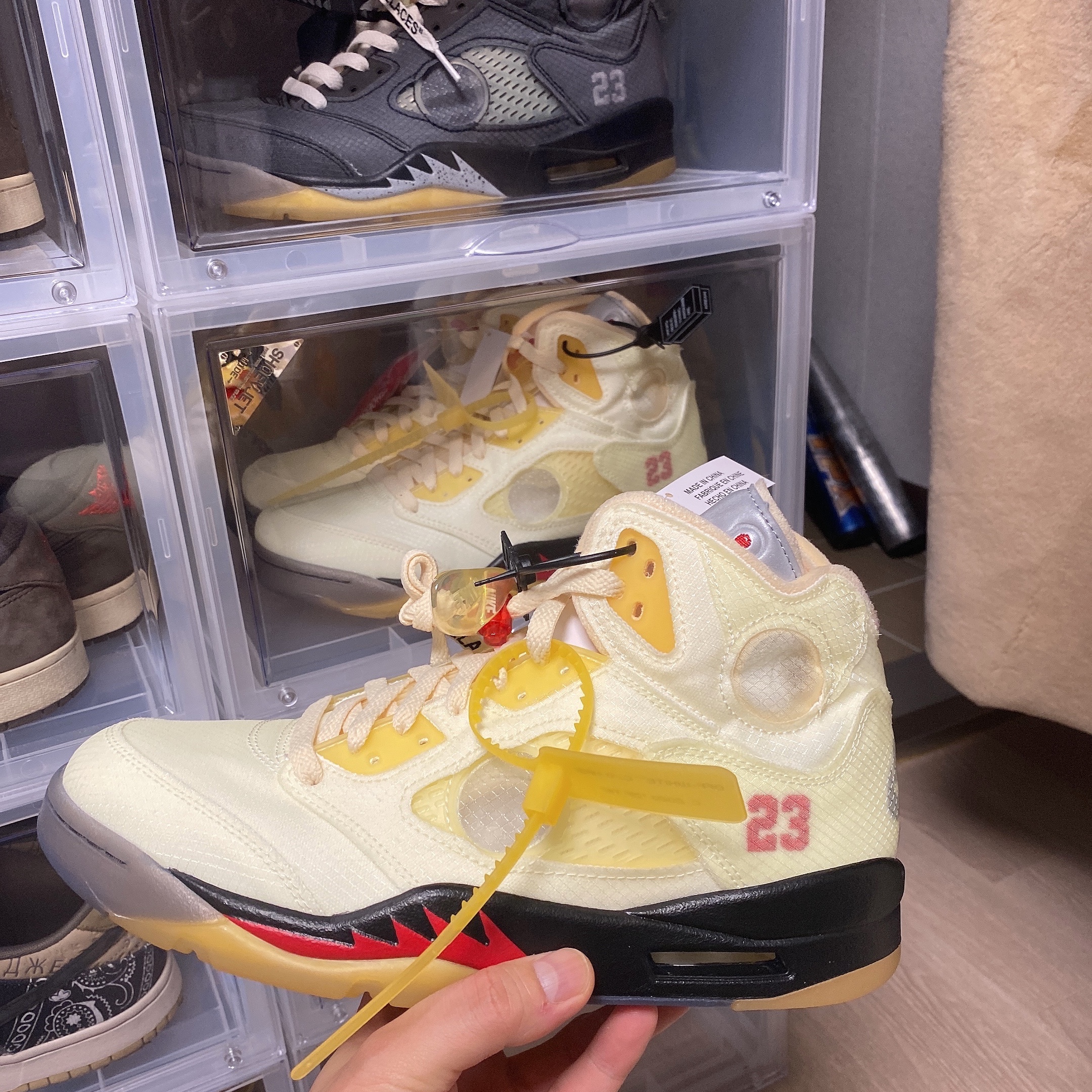 Jordan 5 x Off-White Retro SP Sail Fire Red, Jordan 5 x Off-White Retro SP Black Muslin 착용 스타일