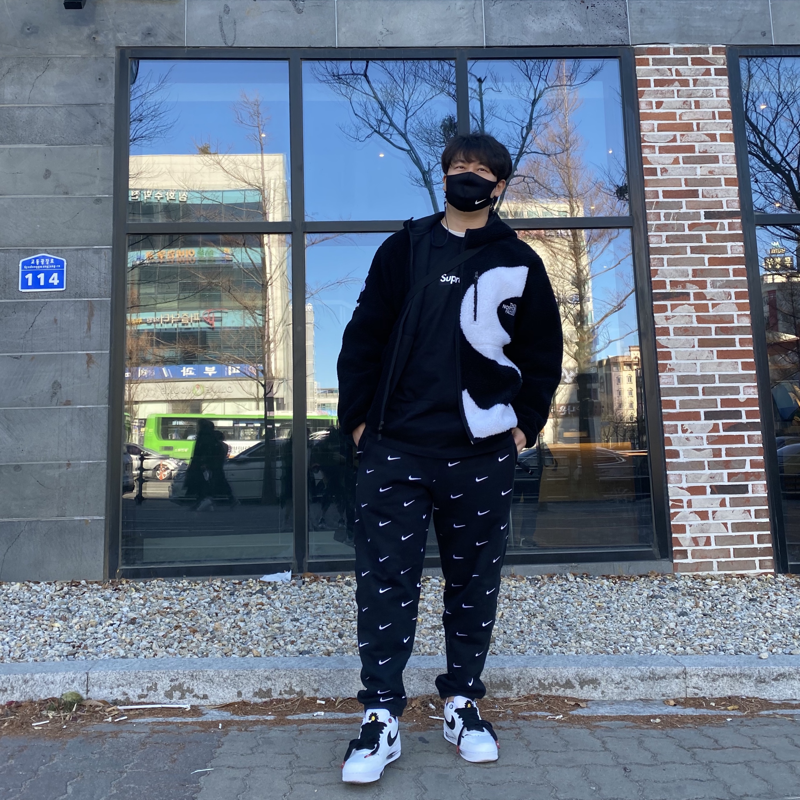 Supreme x The North Face S Logo Hooded Fleece Jacket Black - 20FW, Supreme Box Logo L/S T-Shirt Black - 20FW 착용 스타일 - 2