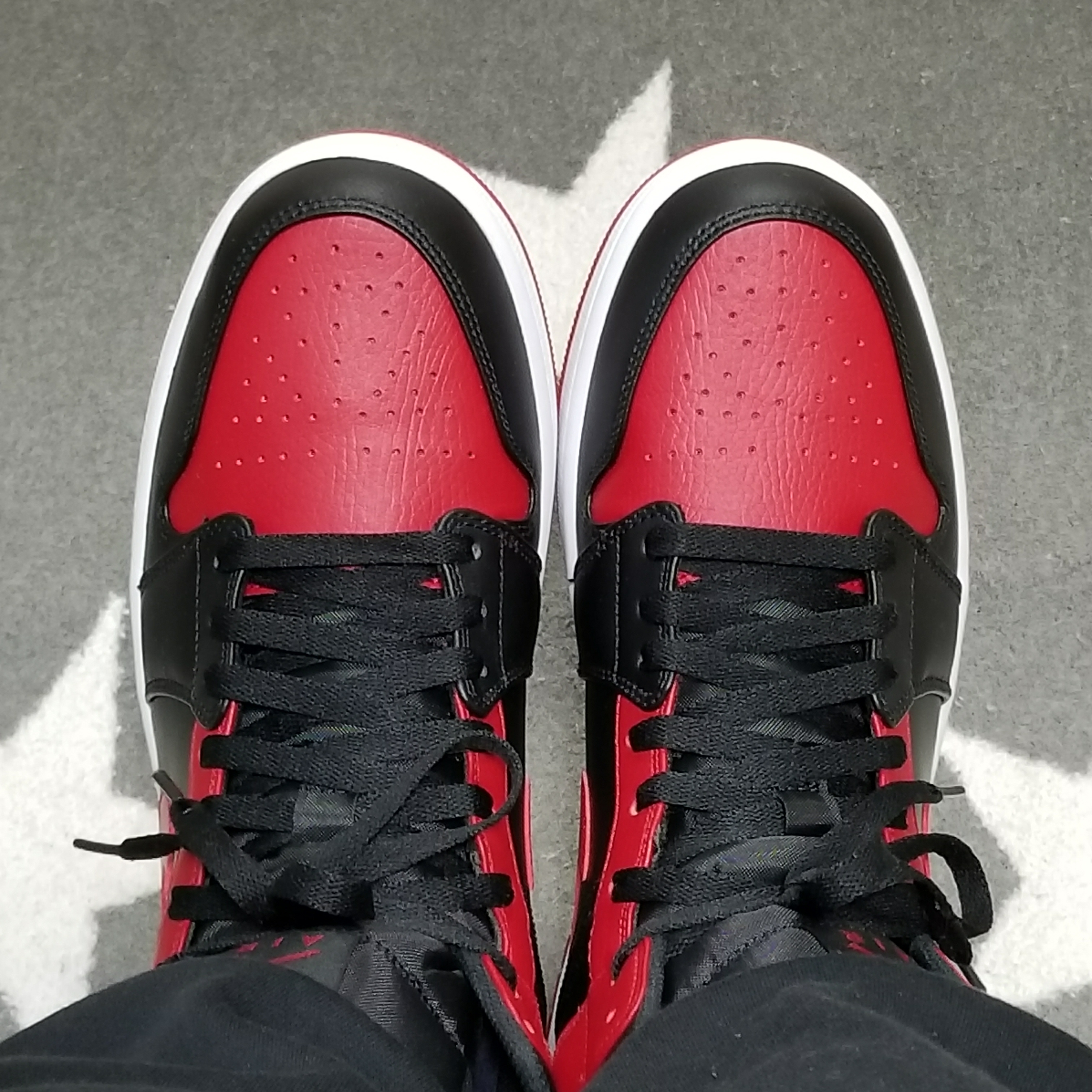 Jordan 1 Mid Bred Banned 2020 착용 스타일 - 5