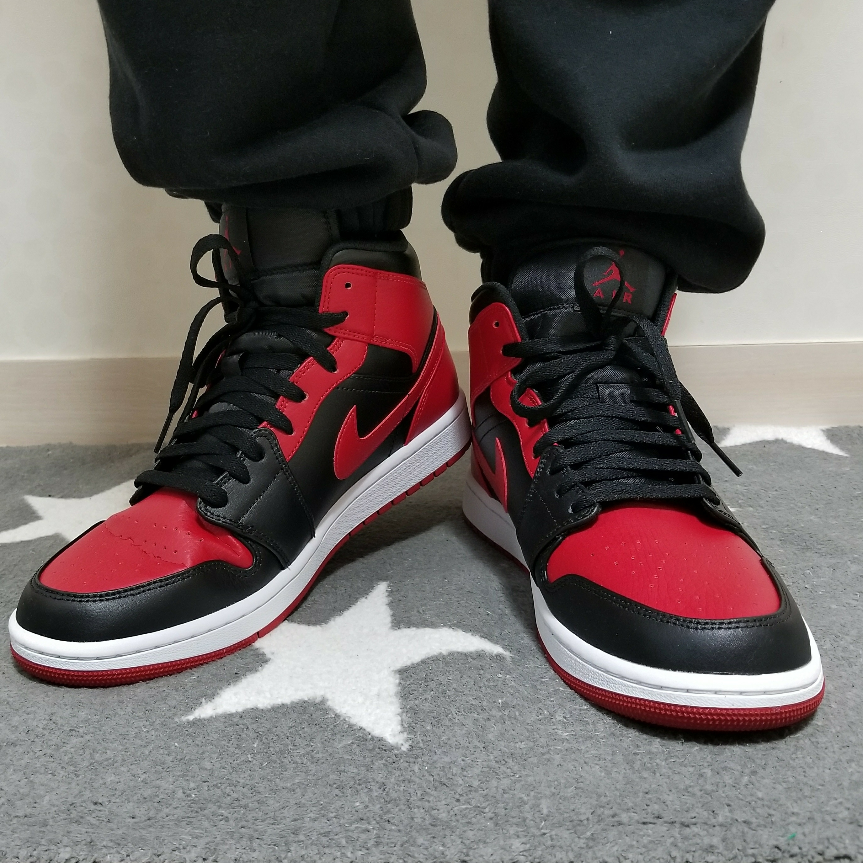 Jordan 1 Mid Bred Banned 2020 착용 스타일 - 4