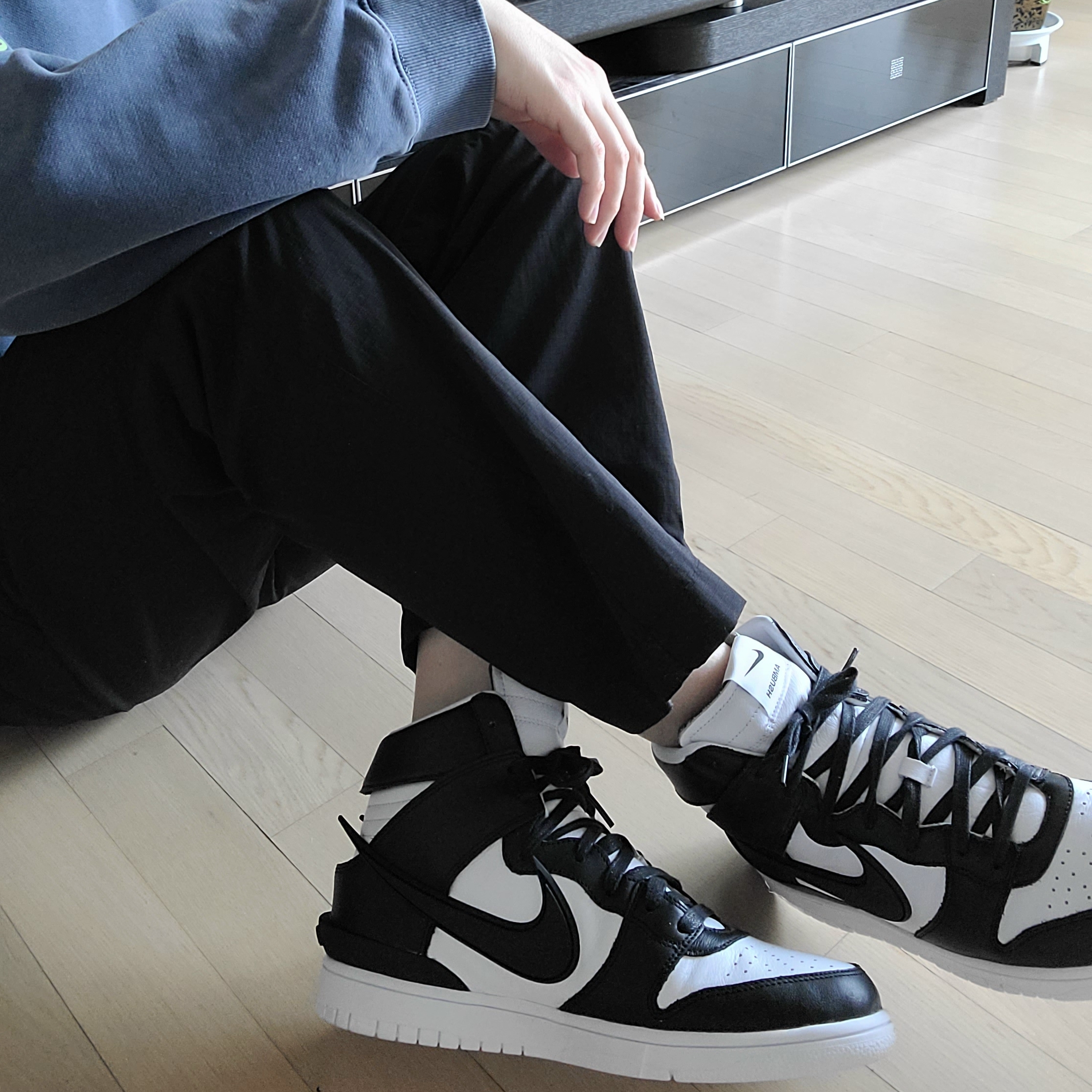 Nike x Ambush Dunk High Black 착용 스타일 - 1
