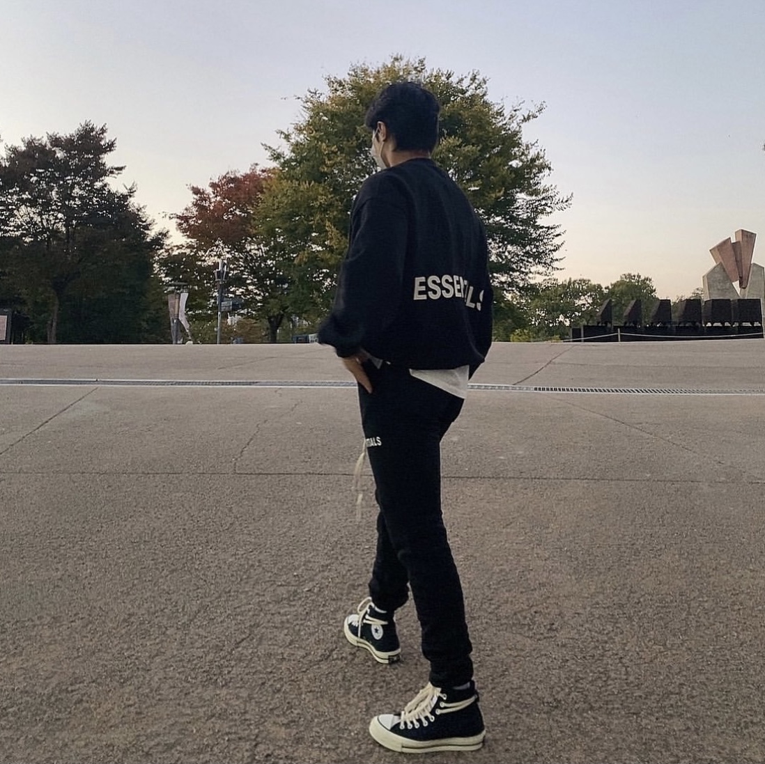 Converse x Fear of God Essentials Chuck 70 Hi Natural 2020, Essentials Sweatpants Dark Slate/Black 2020 착용 스타일 - 2