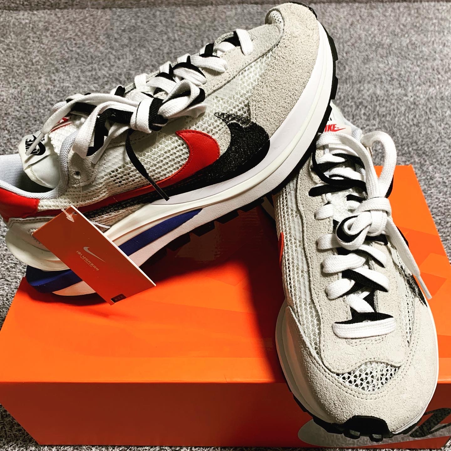 Nike x Sacai VaporWaffle Royal Fuchsia 착용 스타일 - 2