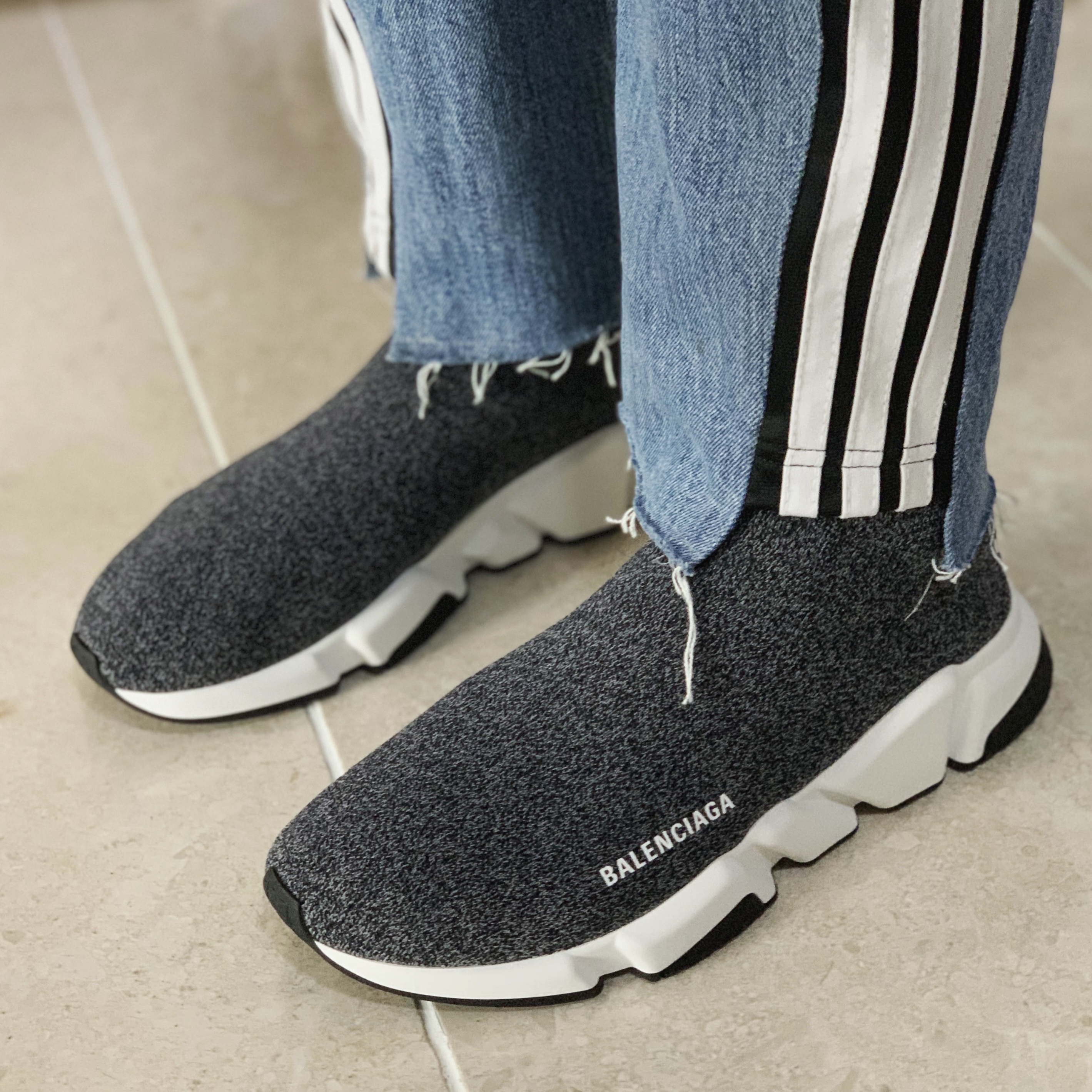 Balenciaga Speed Trainer Grey White Black 착용 스타일 - 2
