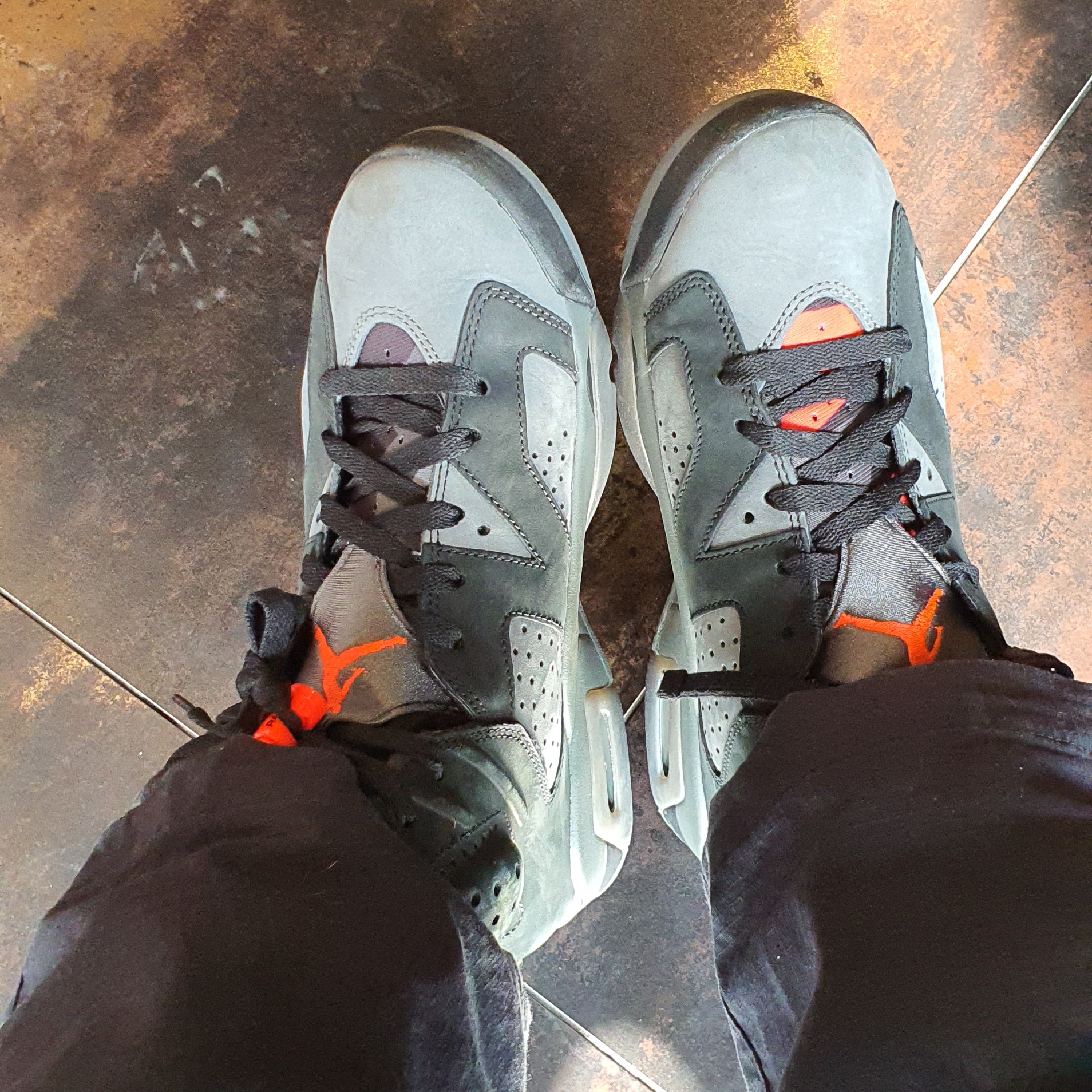Jordan 6 x Paris Saint-Germain Retro Iron Grey 착용 스타일