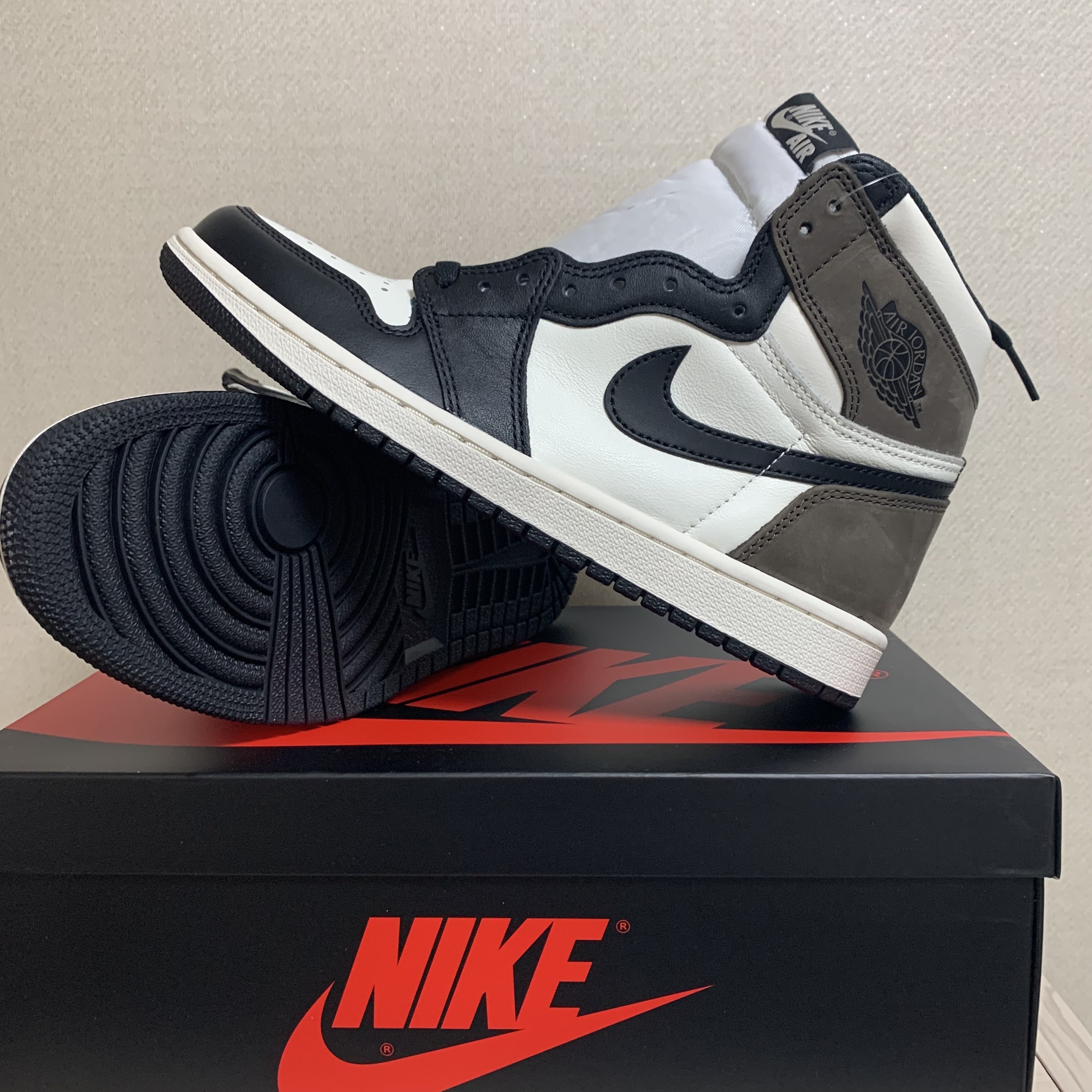 Jordan 1 Retro High OG Black Mocha 착용 스타일