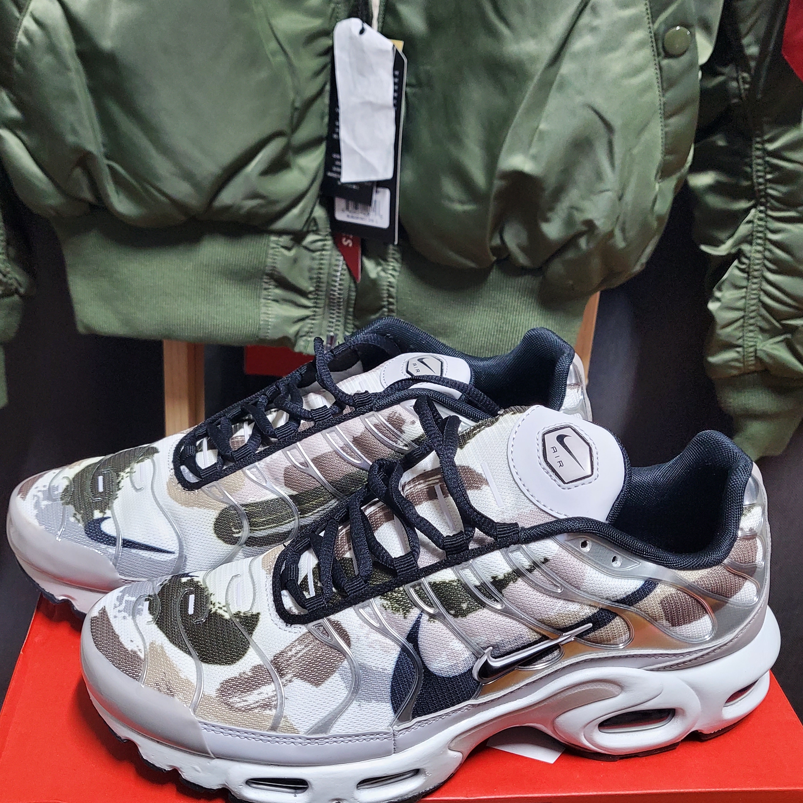 Nike x Supreme Air Max Plus TN White 착용 스타일