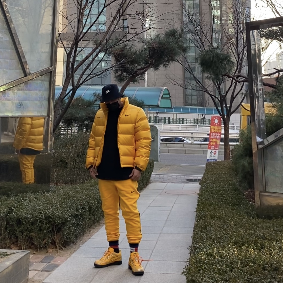 Nike x Drake Nocta Puffer Jacket University Gold - Asia, Nike x Drake Nocta Fleece Pants University Gold - Asia 착용 스타일 - 2