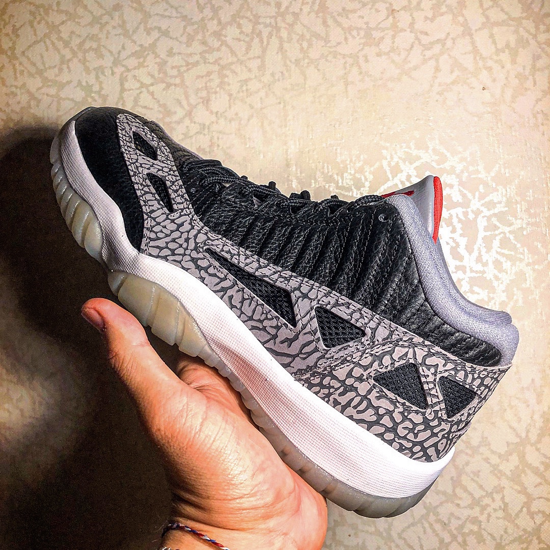 Jordan 11 Retro Low IE Black Cement 착용 스타일