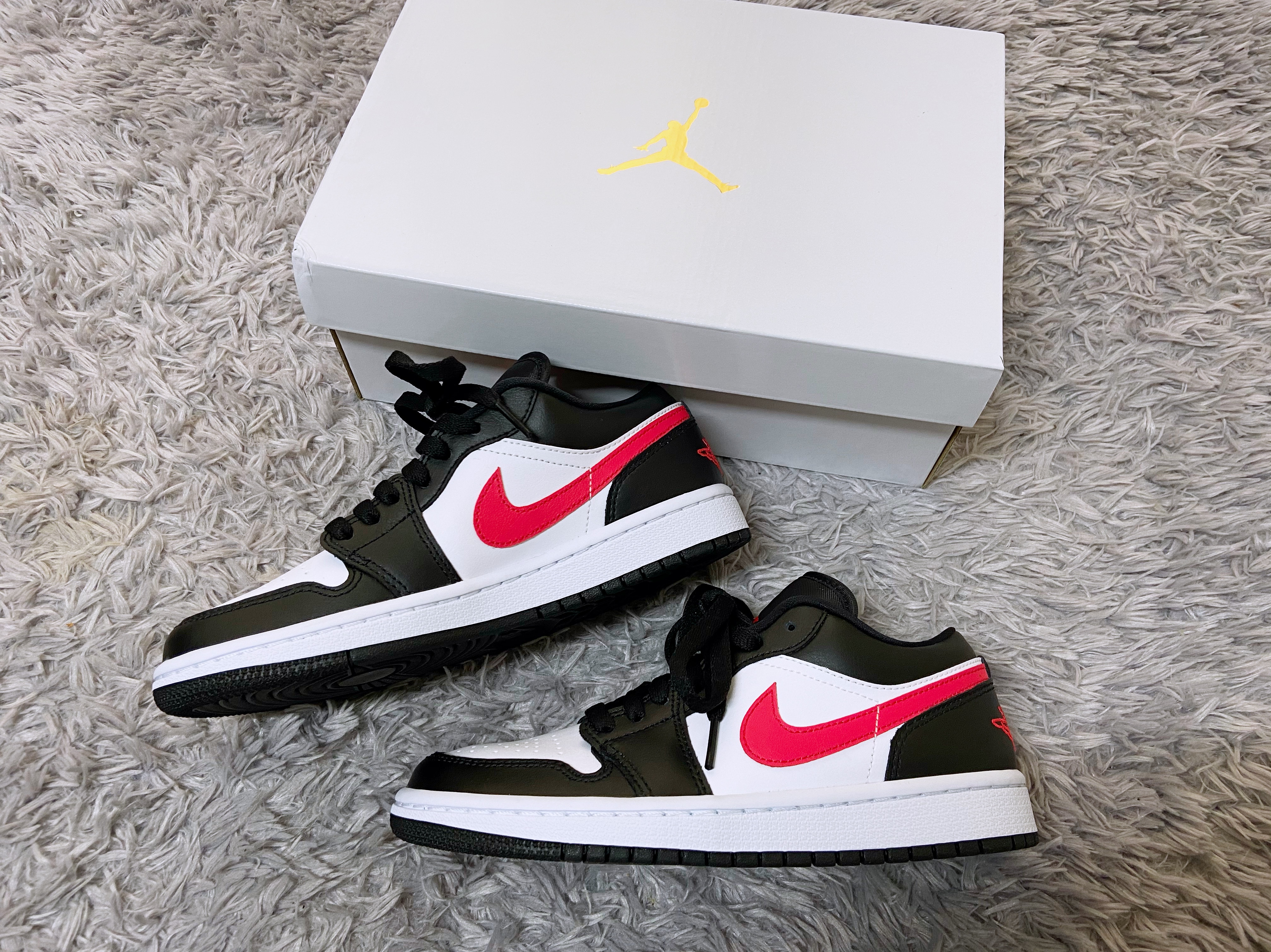 (W) Jordan 1 Low Black Siren Red 착용 스타일