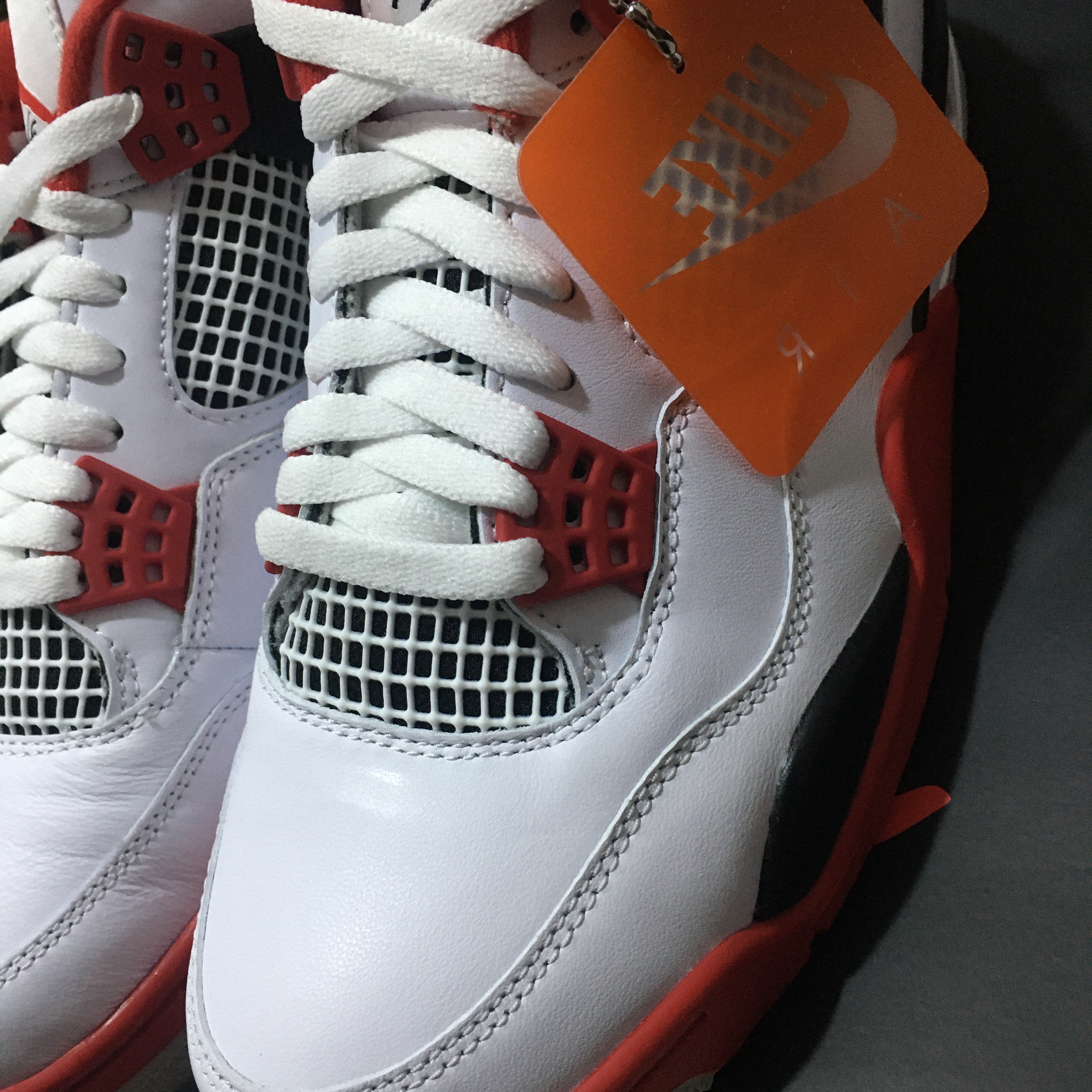 Nike x Stussy Beach Pants Off Noir, Jordan 4 Retro OG Fire Red 2020 착용 스타일 - 3