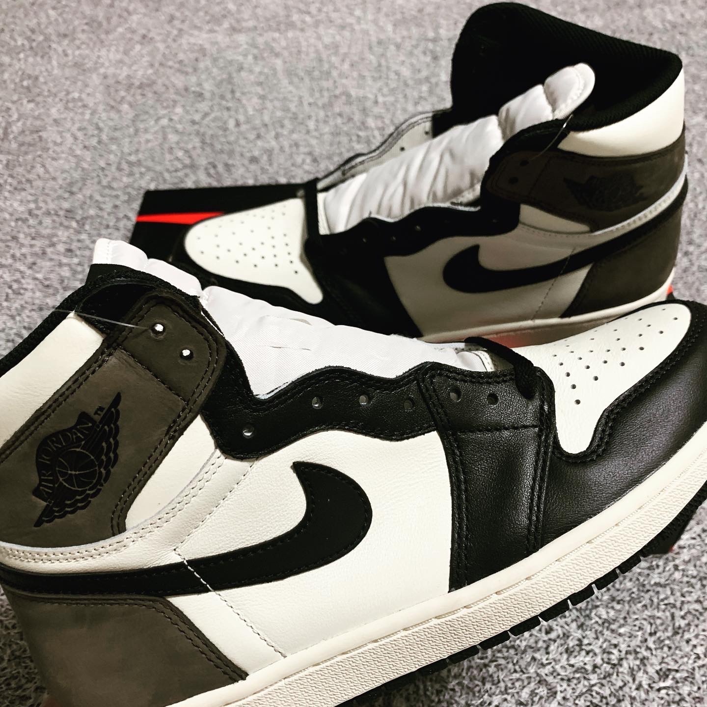 Jordan 1 Retro High OG Black Mocha 착용 스타일 - 1