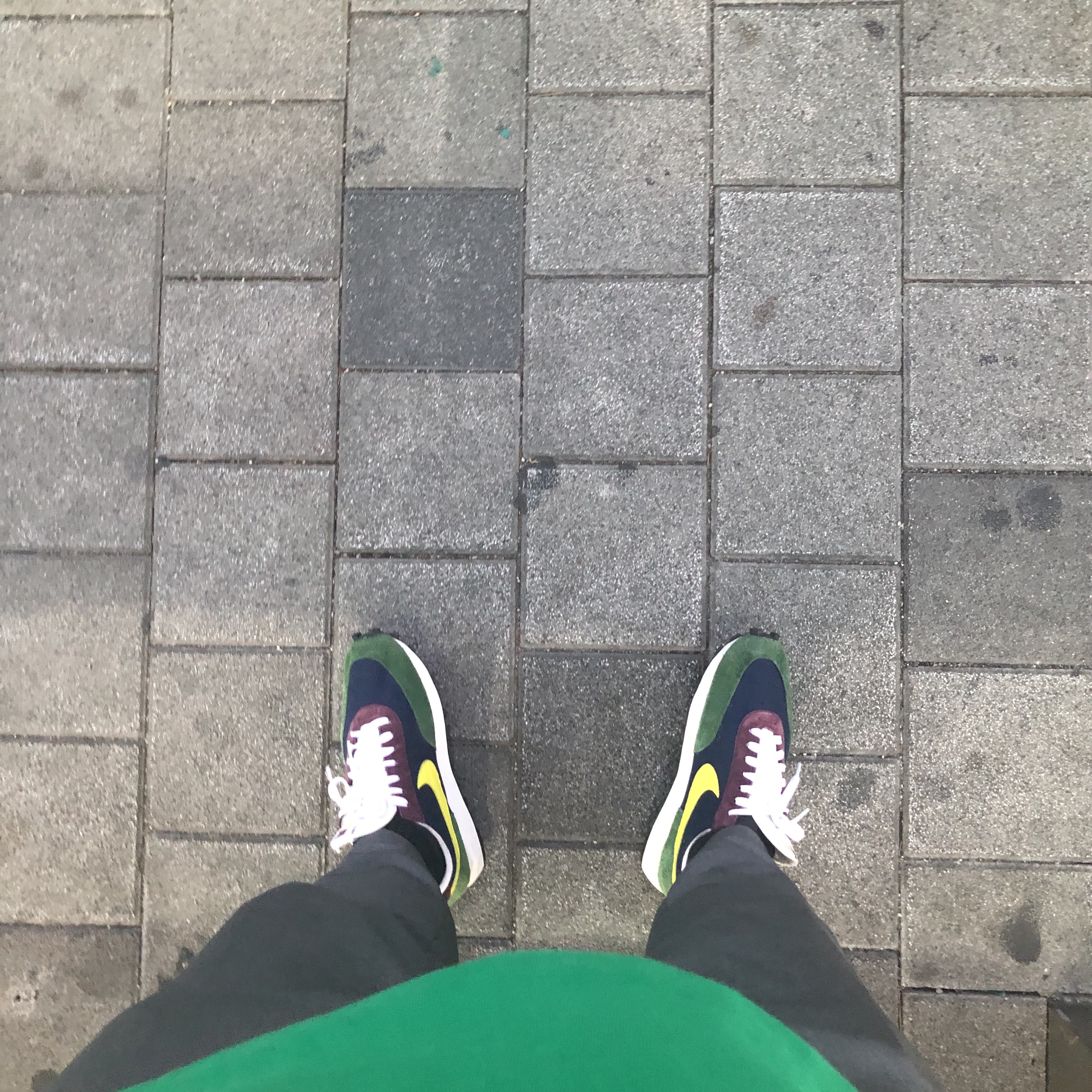 Nike Daybreak Obsidian Dynamic Yellow 착용 스타일