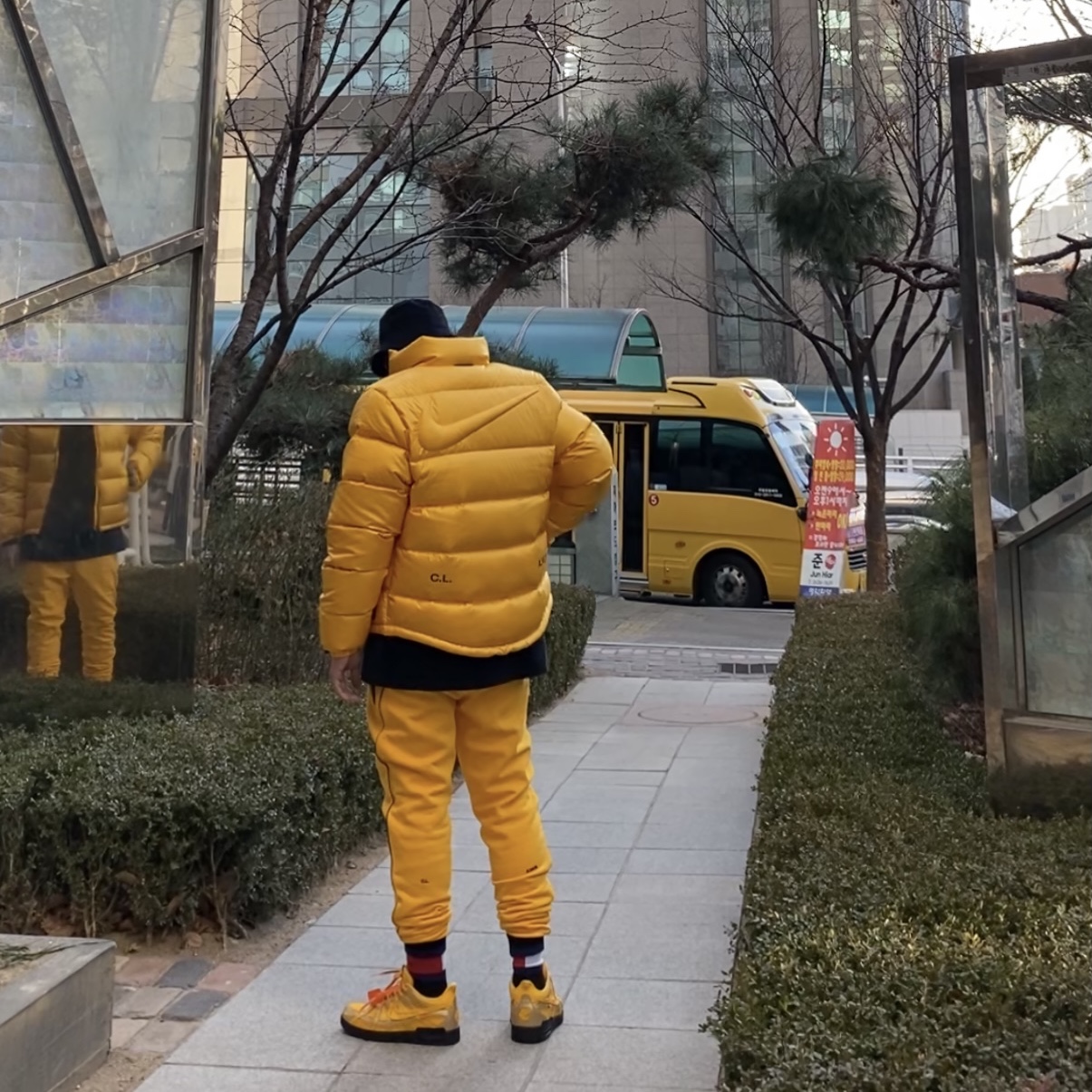 Nike x Drake Nocta Puffer Jacket University Gold - Asia, Nike x Drake Nocta Fleece Pants University Gold - Asia 착용 스타일 - 1