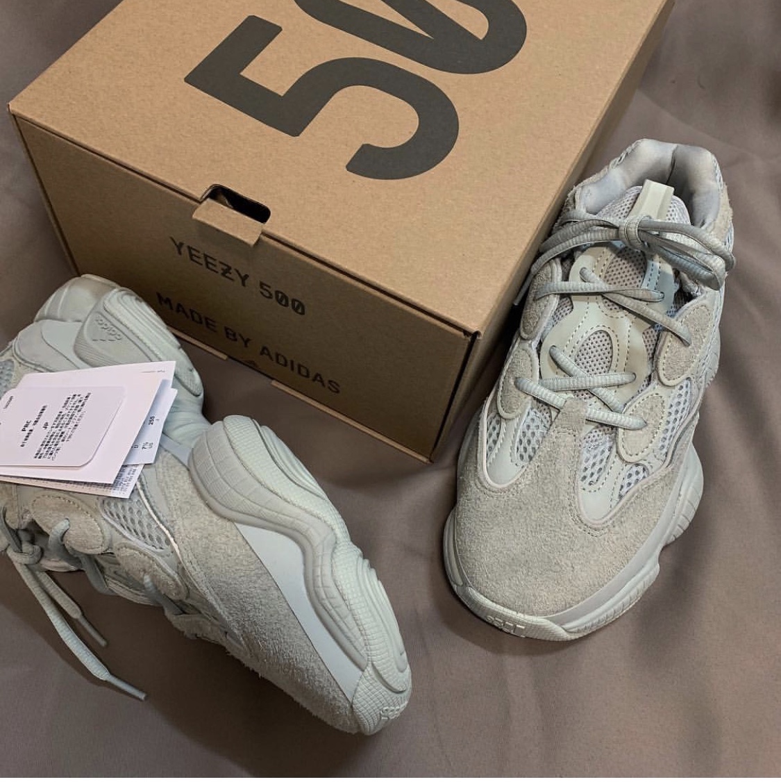 Adidas Yeezy 500 Salt 착용 스타일