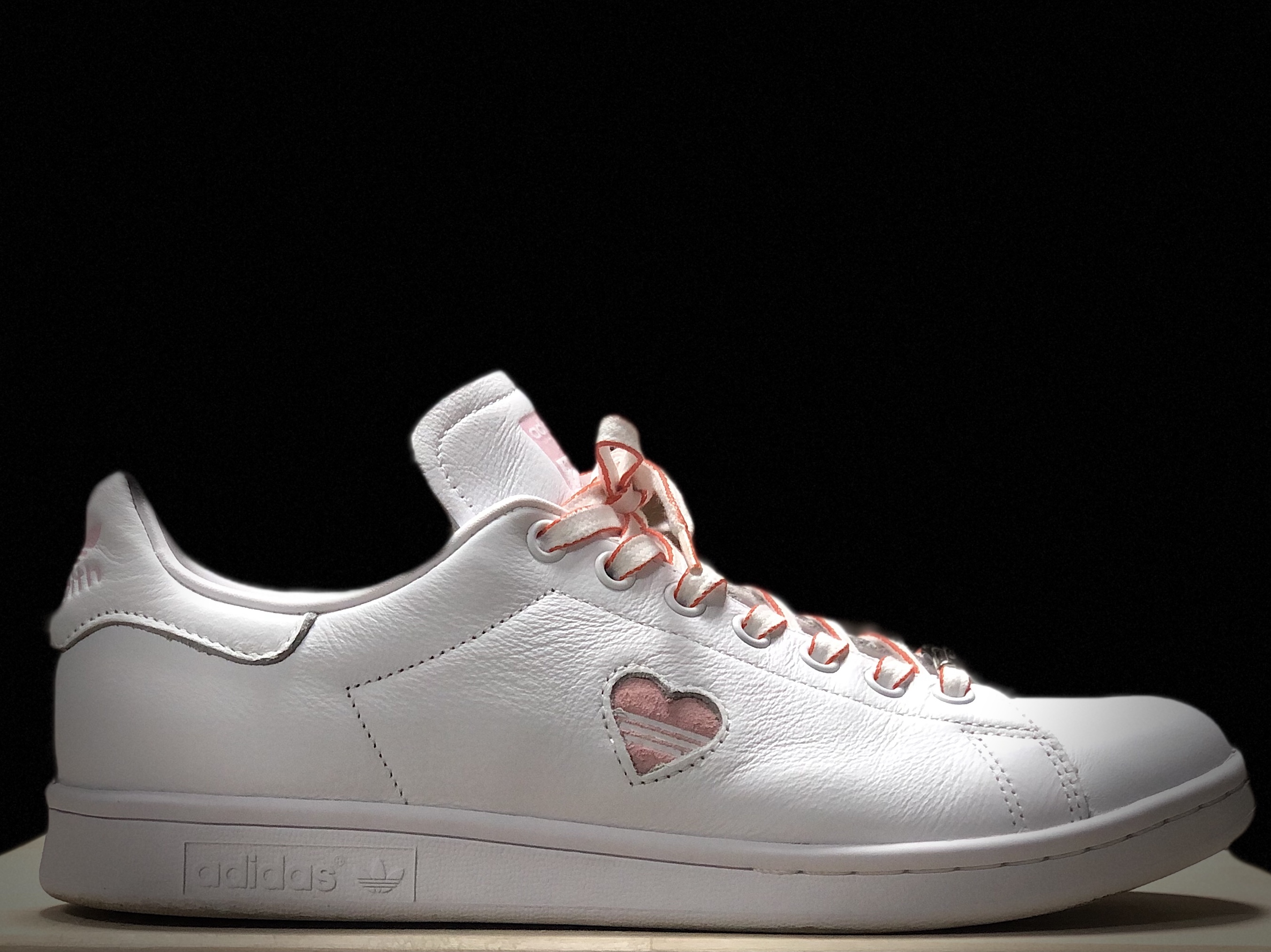 Adidas x Human Made Stan Smith White Grey 착용 스타일 - 2
