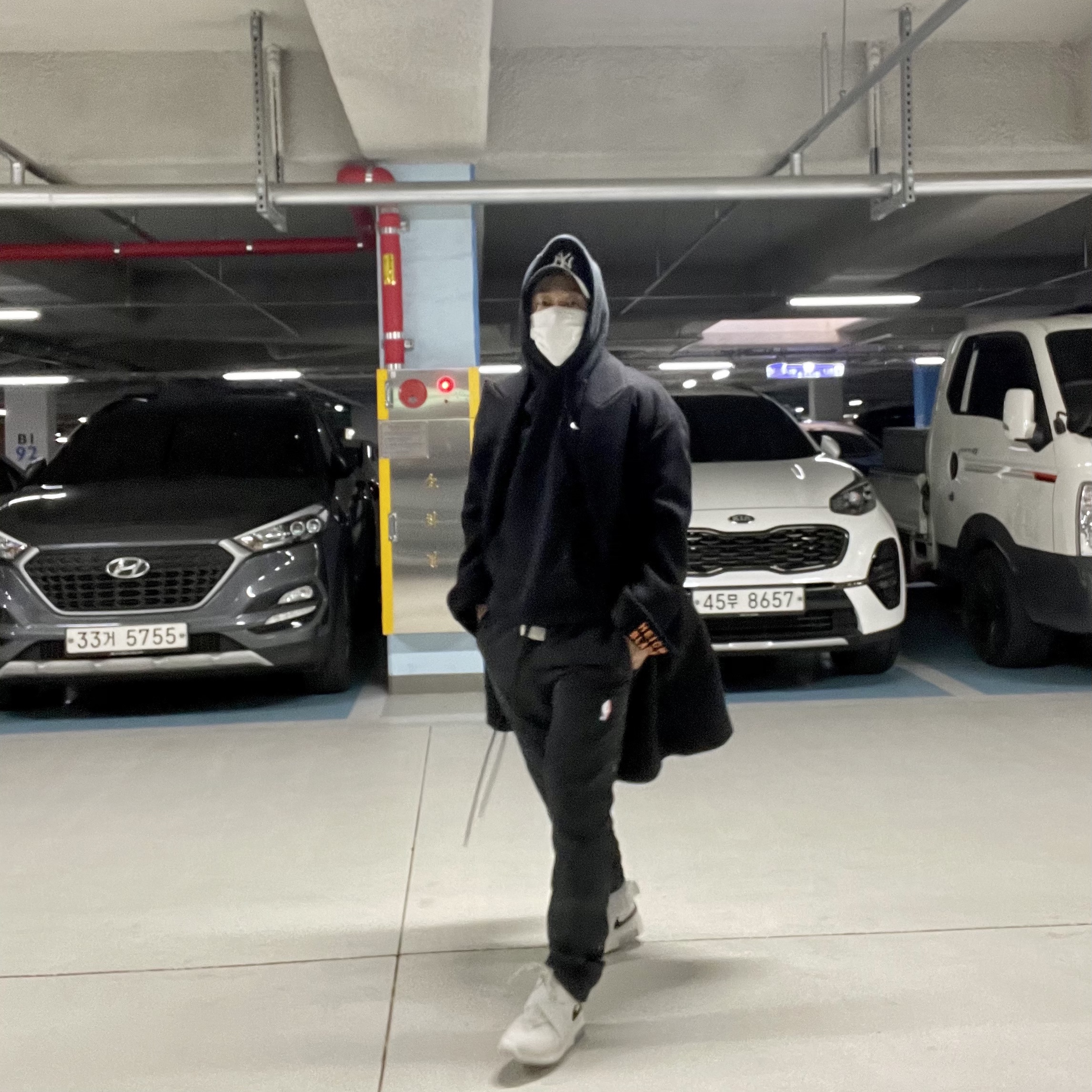 Nike x Fear of God Warm Up Pants Off Noir, Nike x Fear of God Air Fear of God Raid Light Bone 착용 스타일