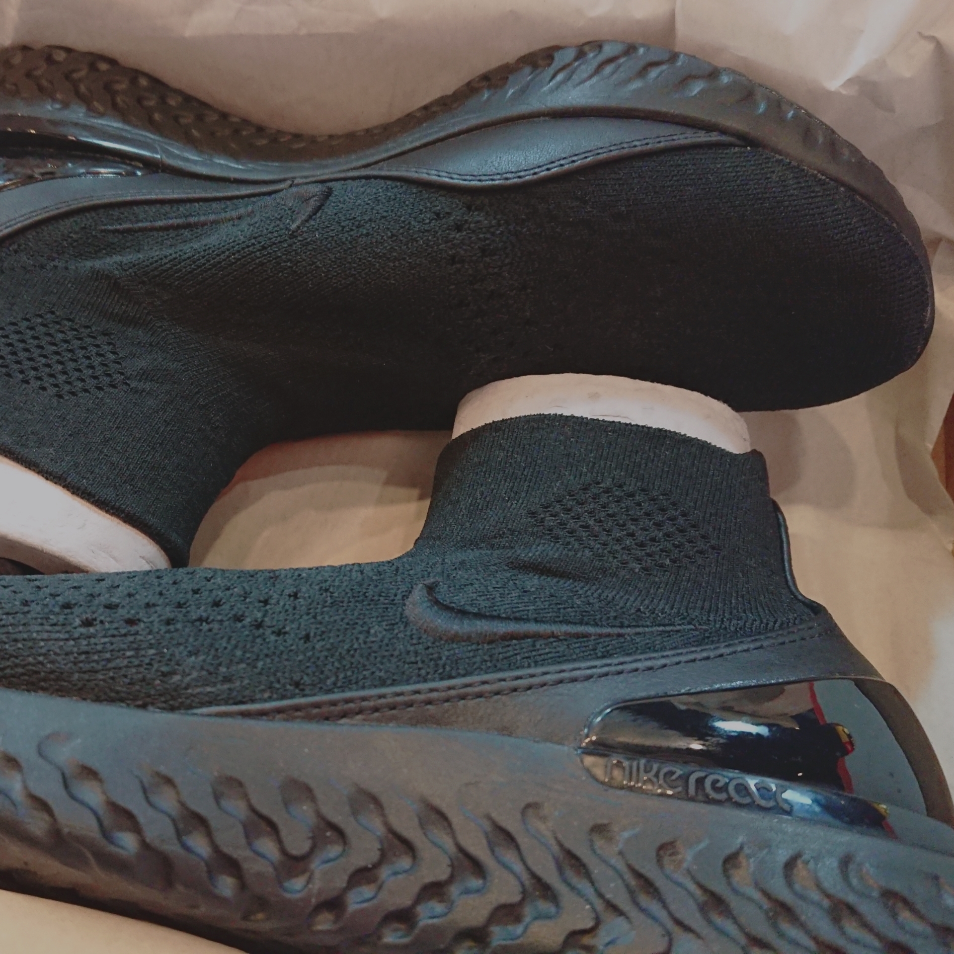 Nike Rise React Flyknit Triple Black 착용 스타일