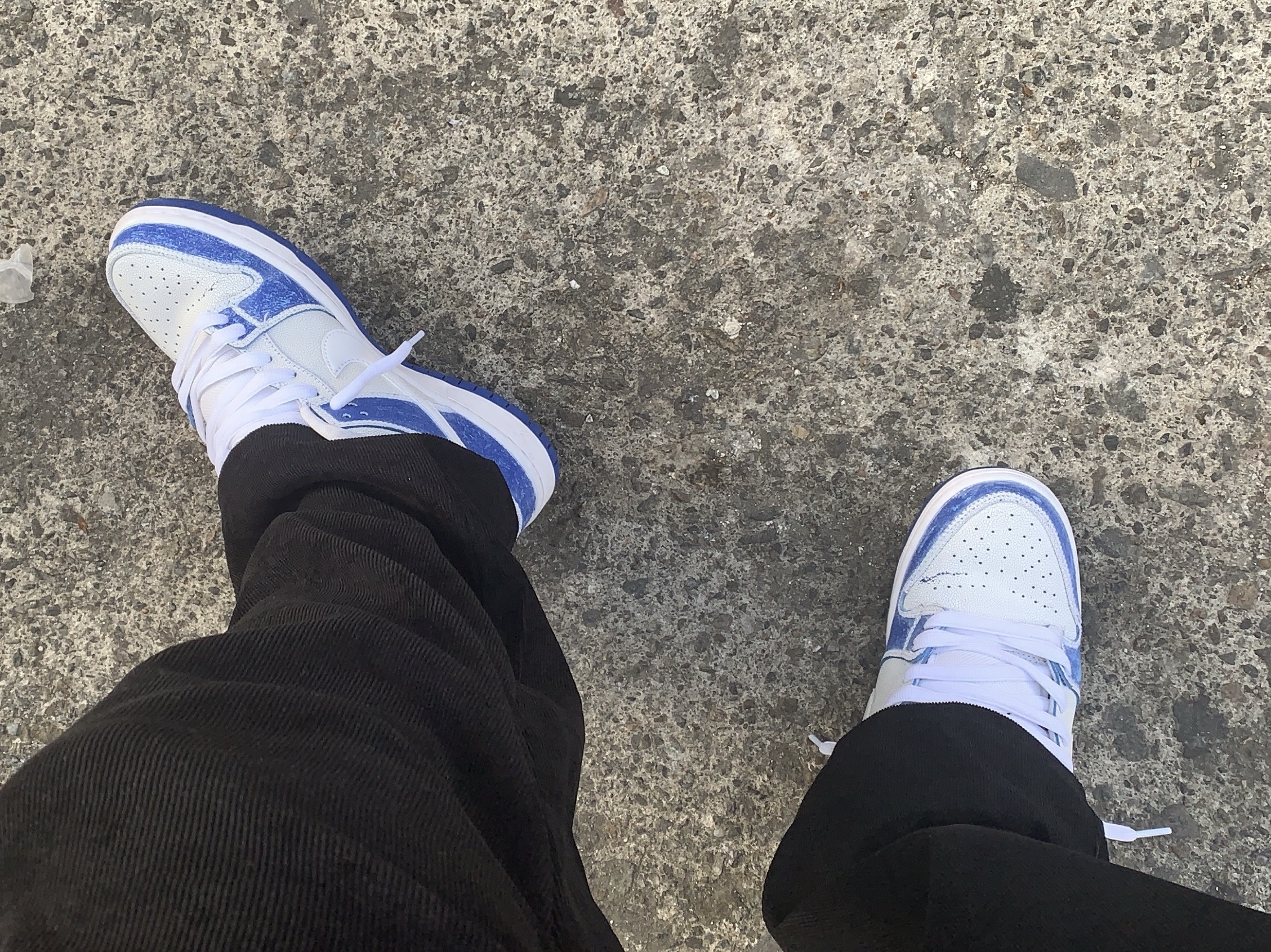 Nike SB Dunk Low Premium White Game Royal 착용 스타일 - 5