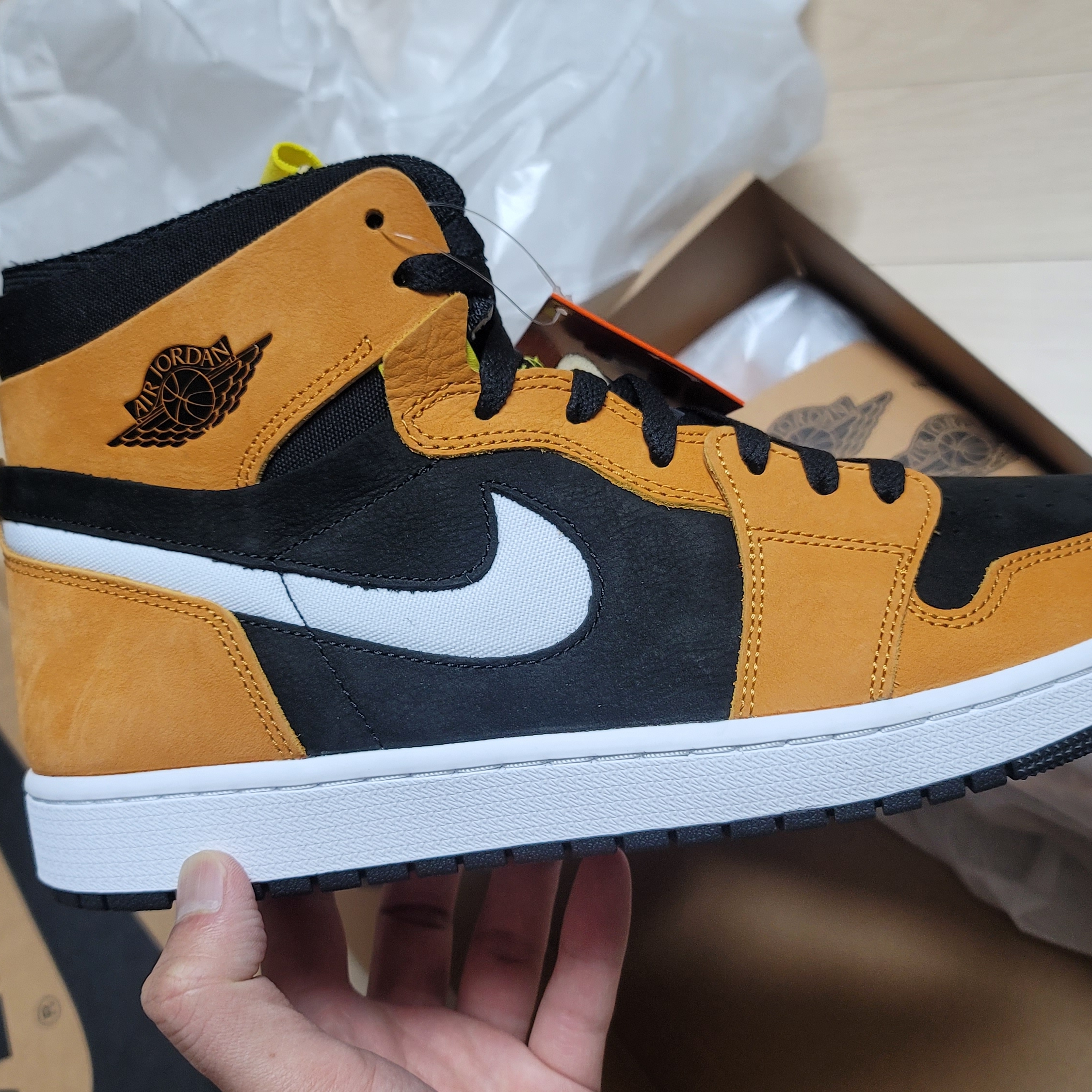 Jordan 1 Zoom Air CMFT Monarch Orange 착용 스타일 - 1