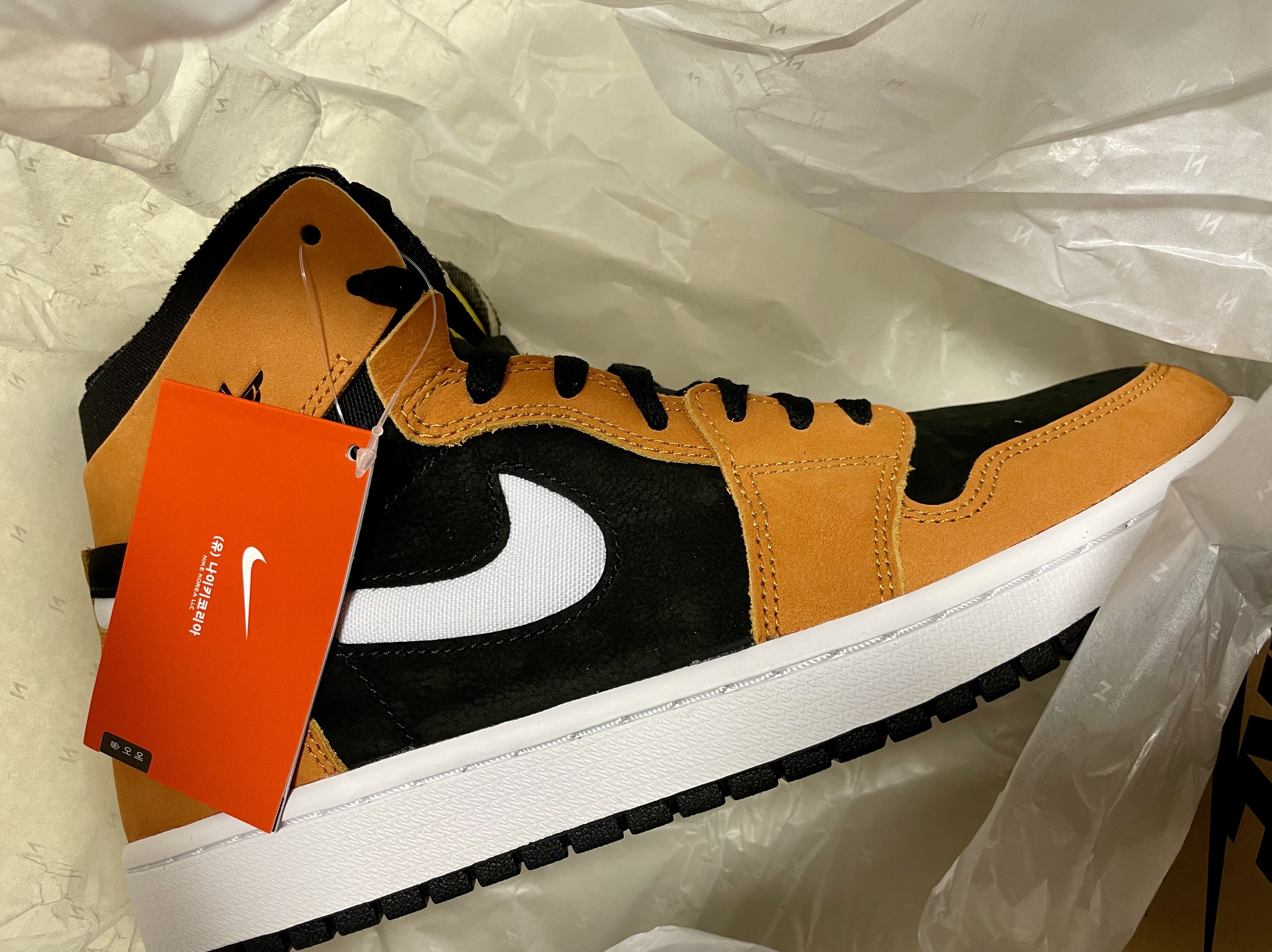 Jordan 1 Zoom Air CMFT Monarch Orange 착용 스타일 - 2