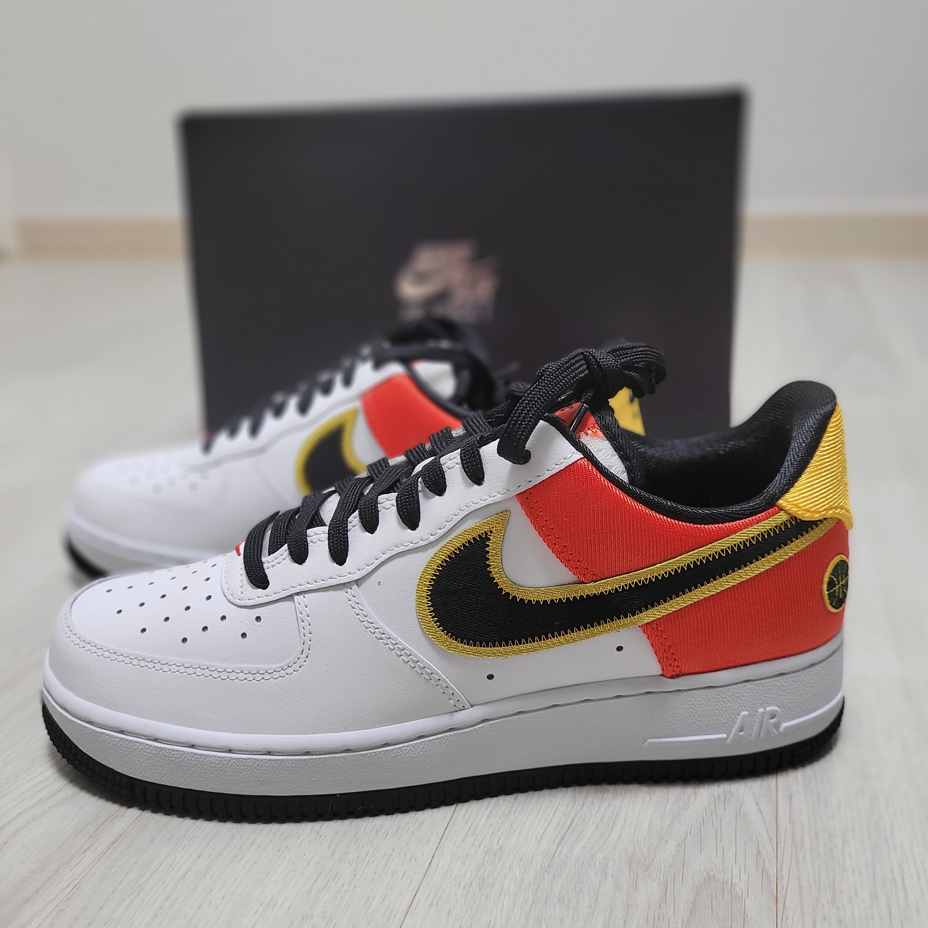 Nike Air Force 1 '07 LV8 Rayguns 착용 스타일 - 1