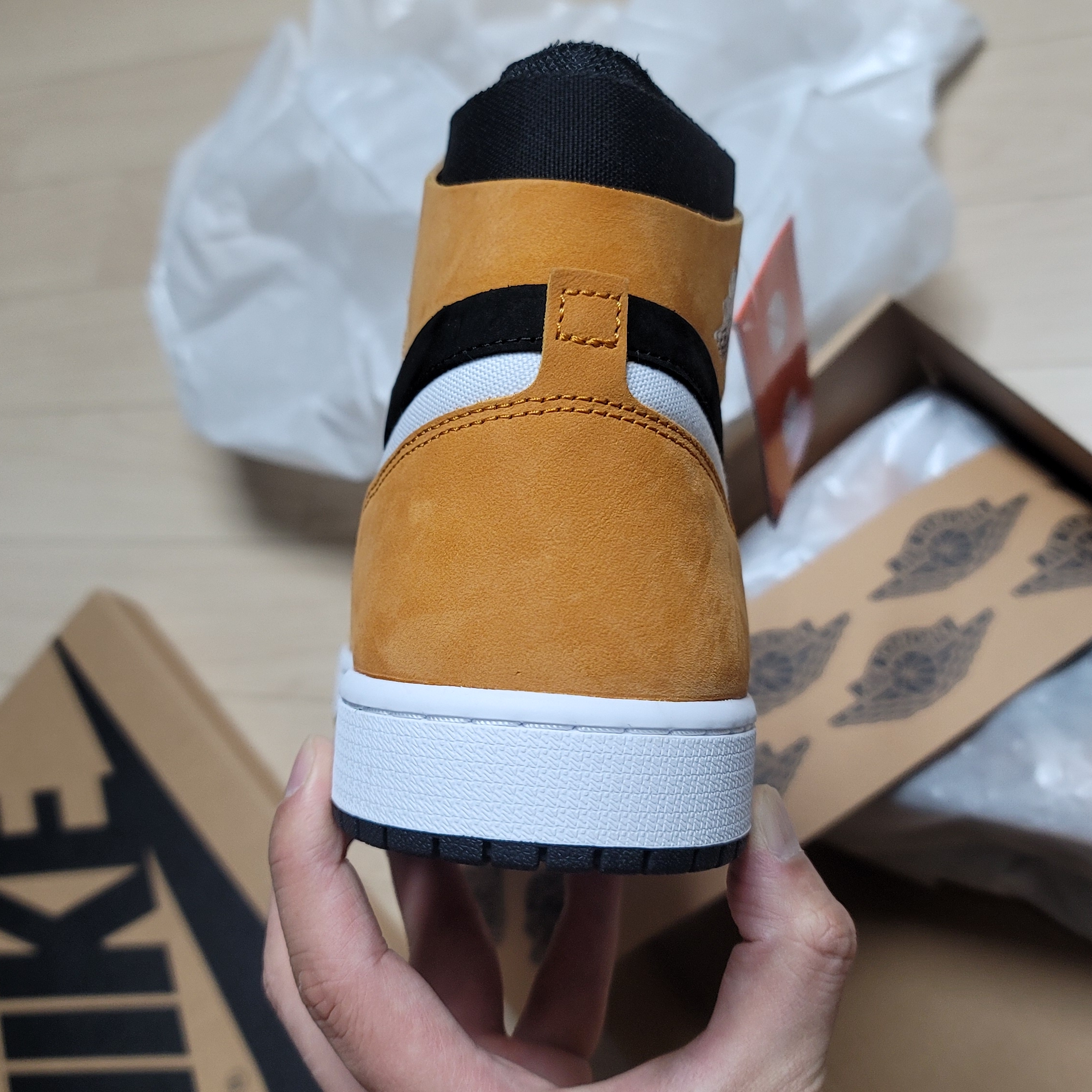 Jordan 1 Zoom Air CMFT Monarch Orange 착용 스타일 - 3