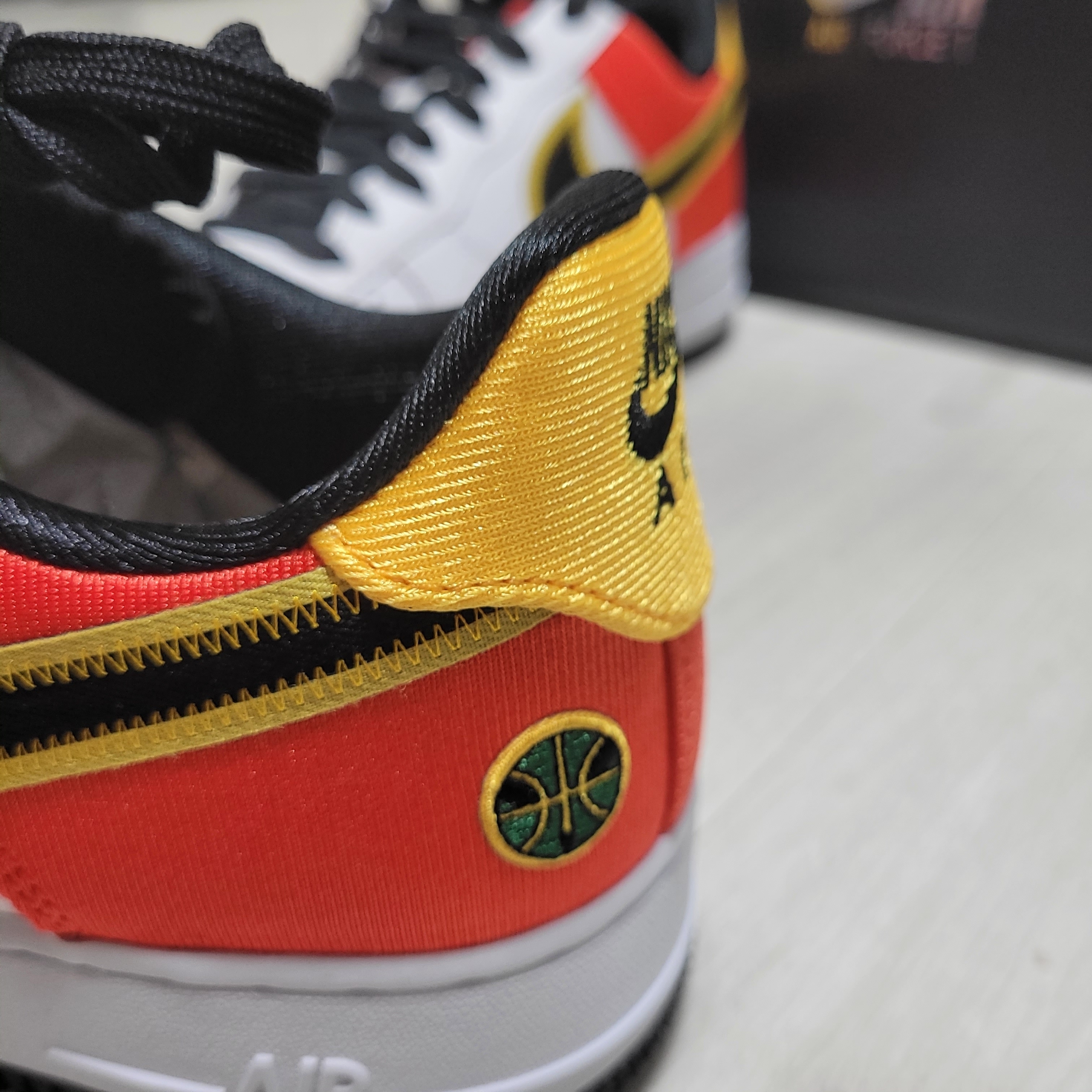 Nike Air Force 1 '07 LV8 Rayguns 착용 스타일 - 3