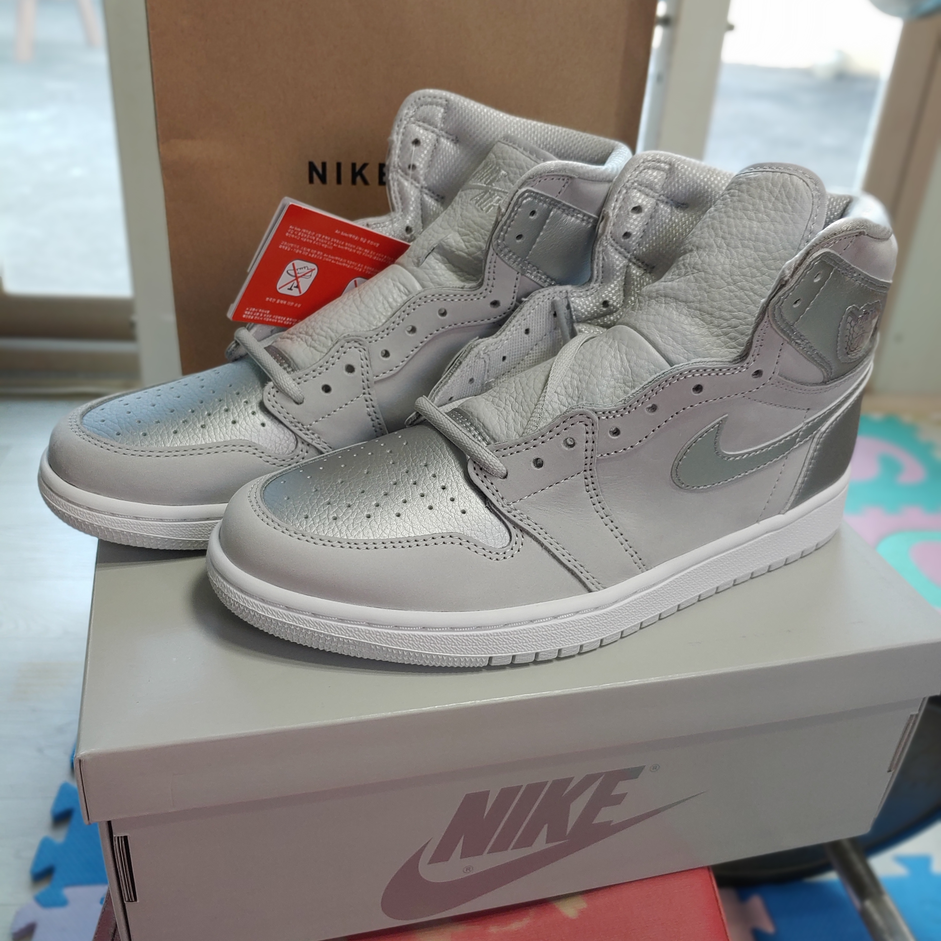 Jordan 1 Retro High OG CO.JP Neutral Grey 착용 스타일