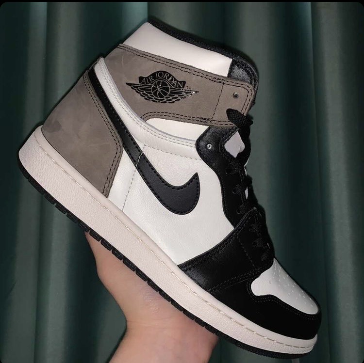 Jordan 1 Retro High OG Black Mocha 착용 스타일