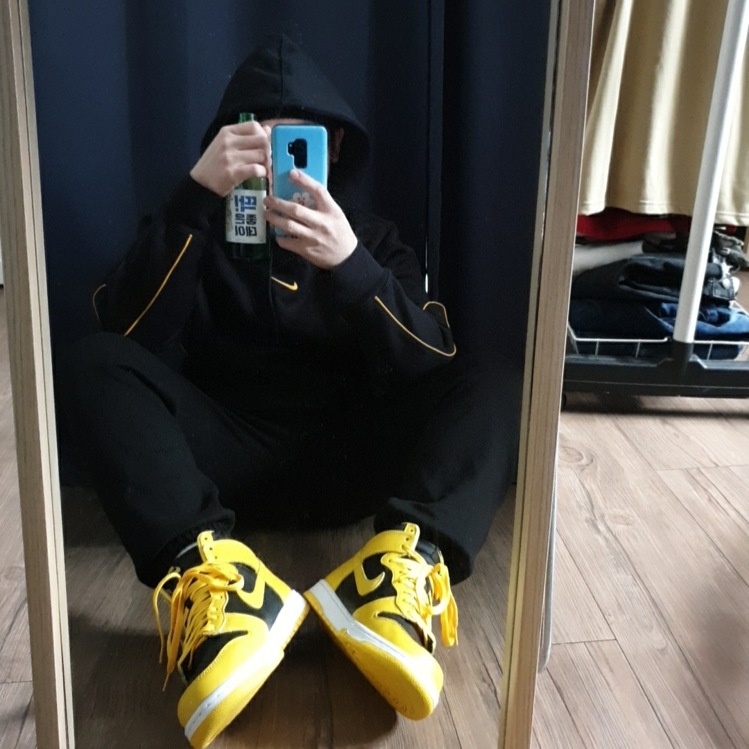 Nike Dunk High SP Varsity Maize, Nike x Drake Nocta Essential Hoodie Black - Asia 착용 스타일