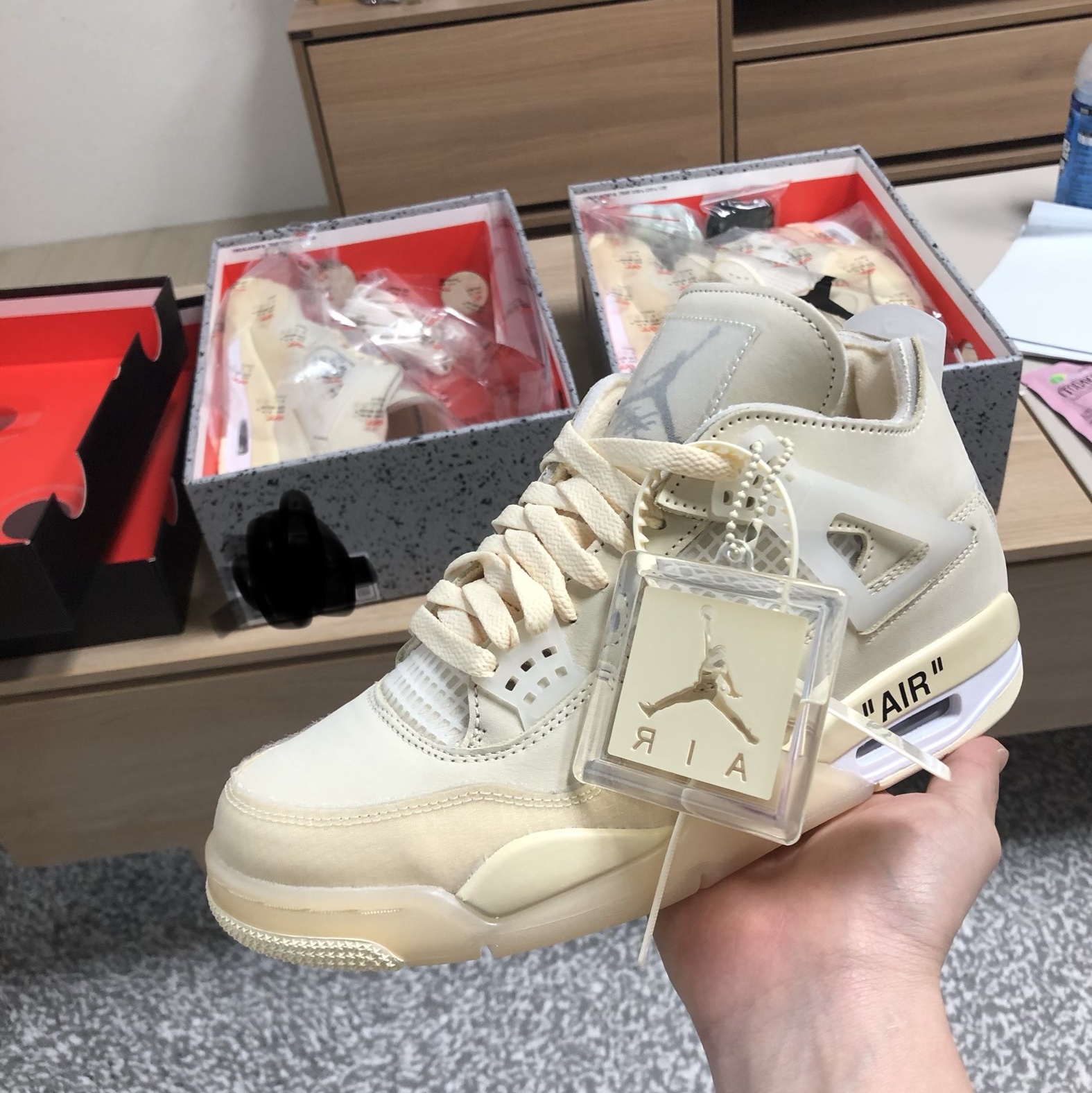 (W) Jordan 4 x Off-White Retro SP Sail 착용 스타일 - 1