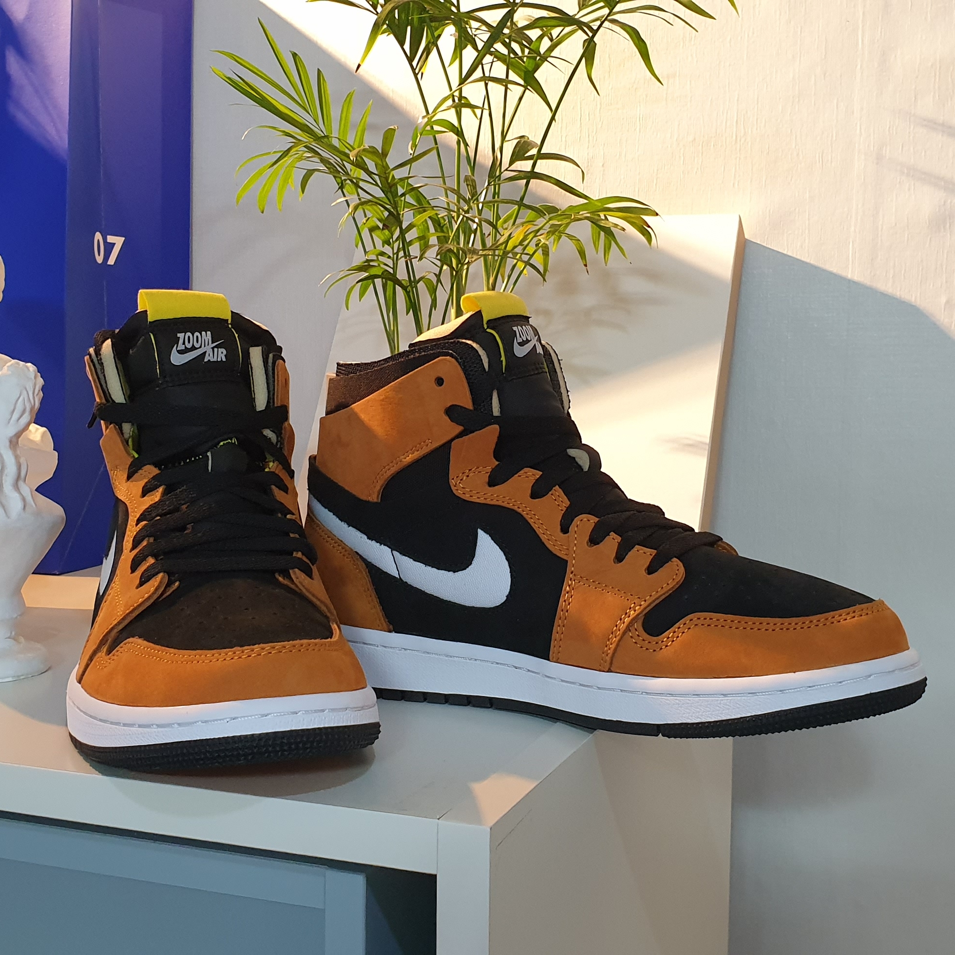 Jordan 1 Zoom Air CMFT Monarch Orange 착용 스타일 - 5