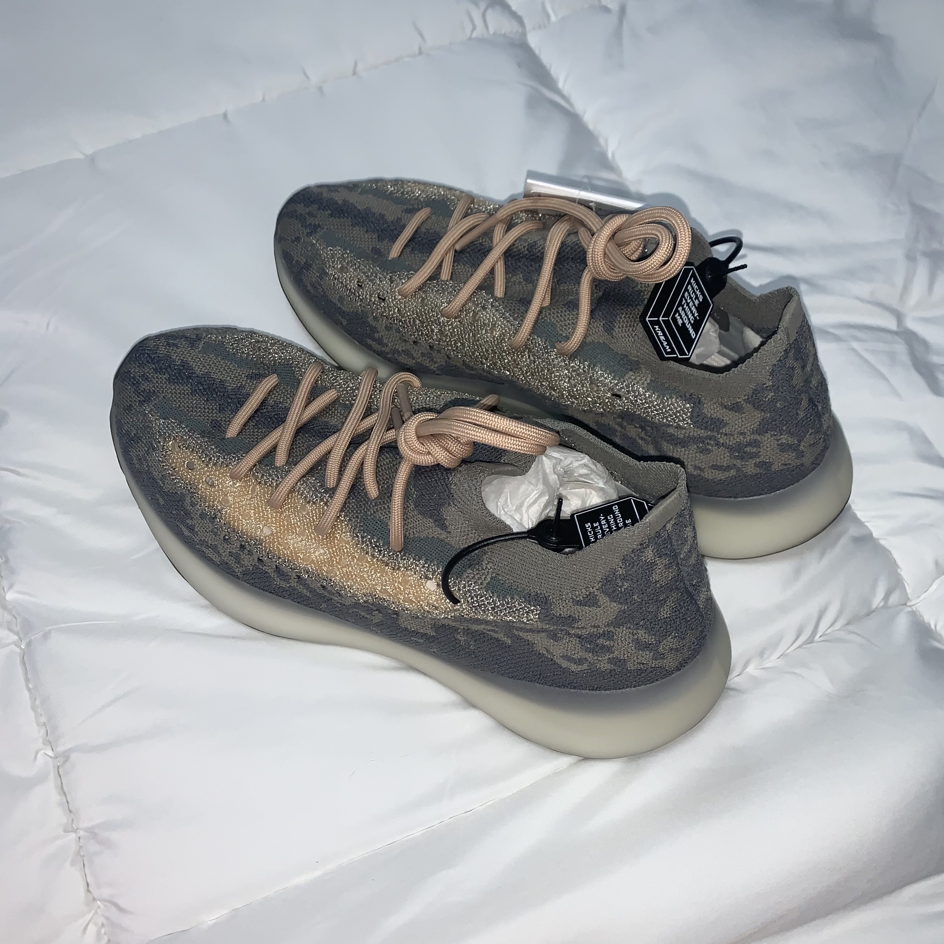 Adidas Yeezy Boost 380 Mist - Non-Reflective 착용 스타일 - 2