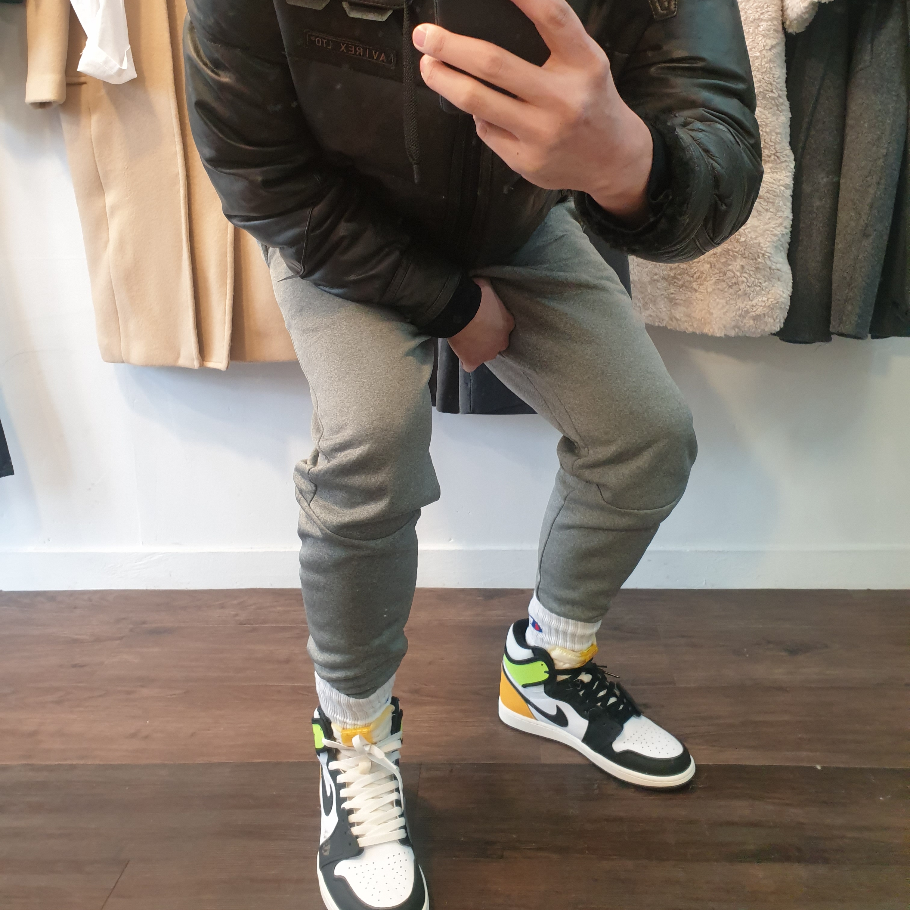Jordan 1 Retro High OG Volt Gold 착용 스타일 - 2