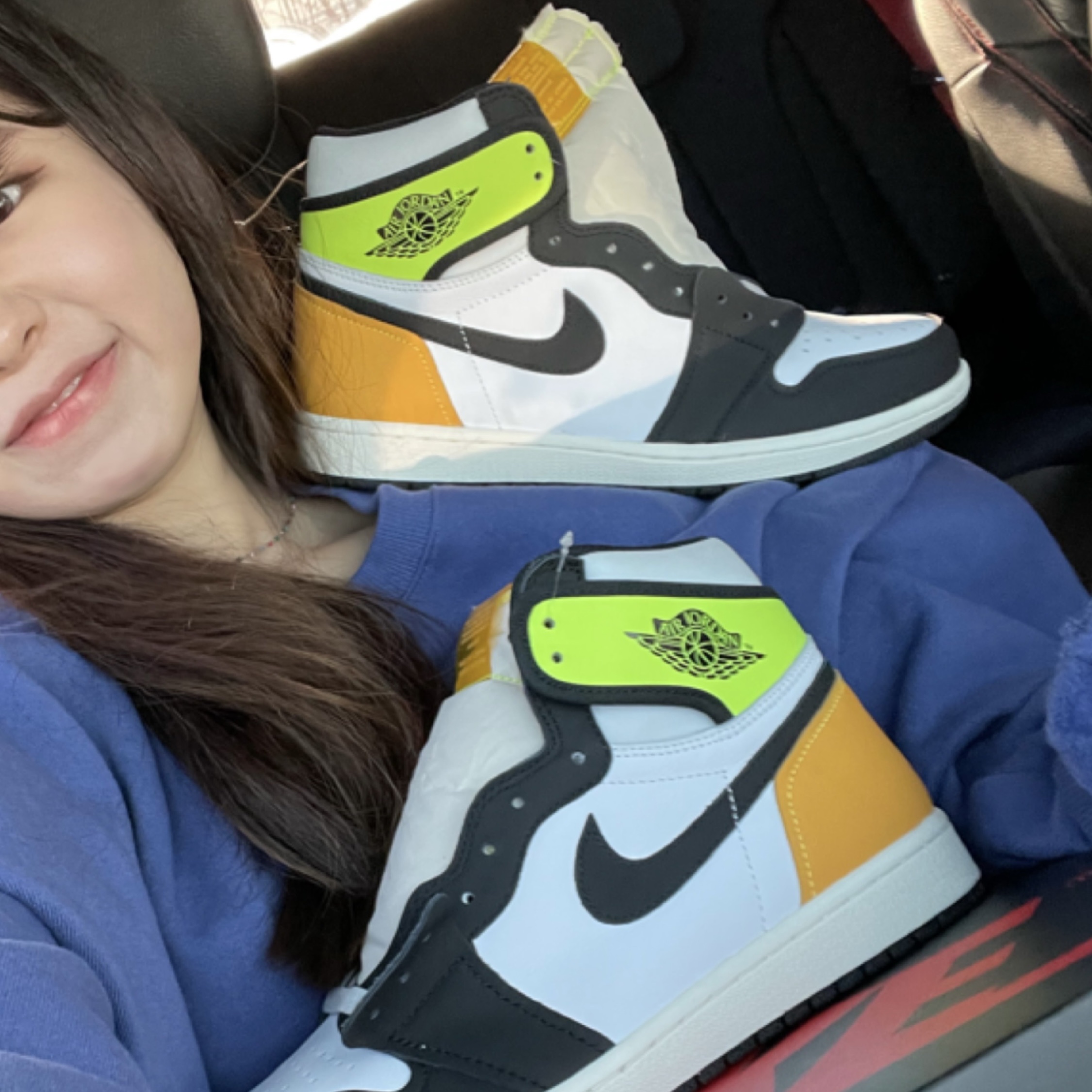 Jordan 1 Retro High OG Volt Gold 착용 스타일 - 3