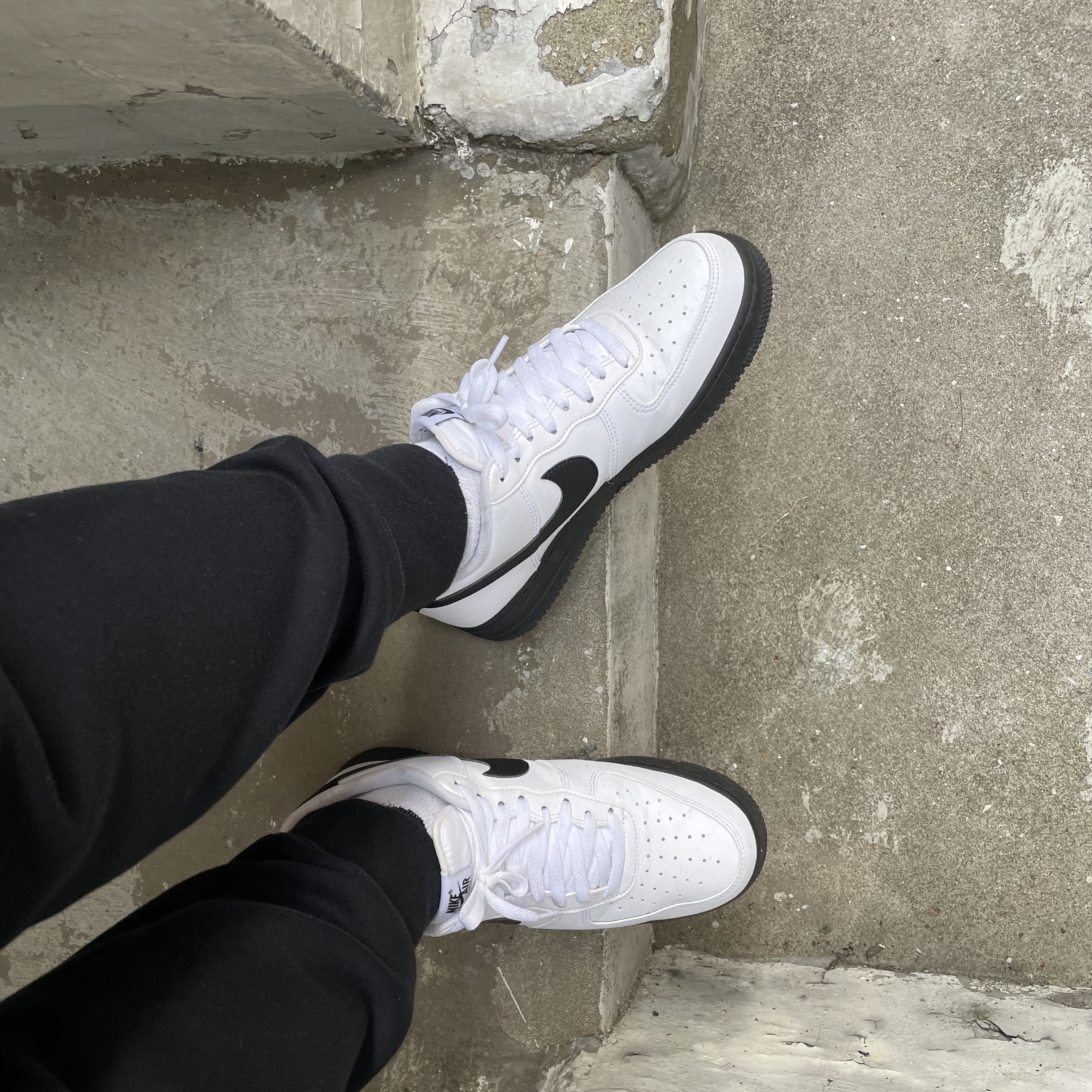 Nike Air Force 1 Low White Black Midsole 착용 스타일
