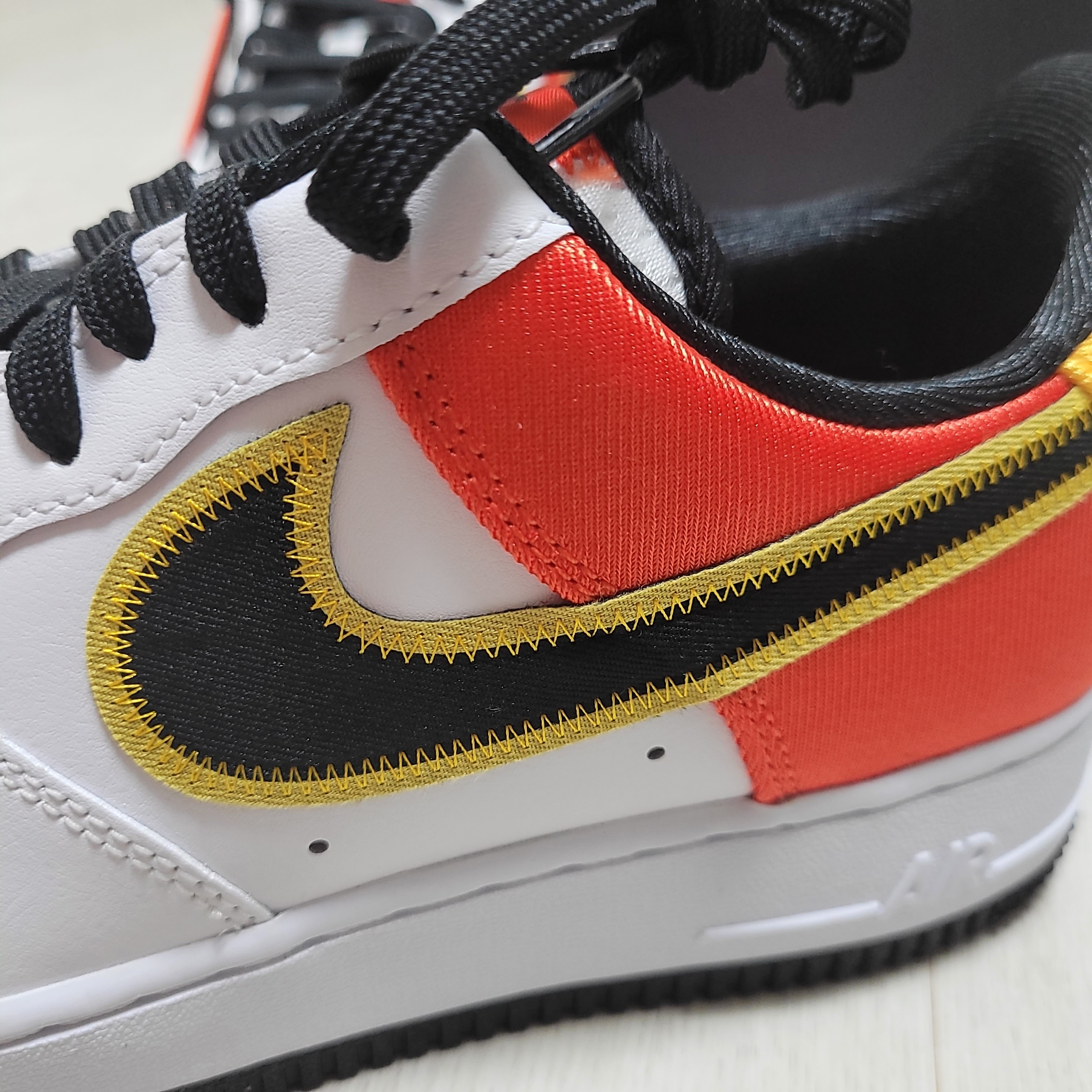 Nike Air Force 1 '07 LV8 Rayguns 착용 스타일 - 2