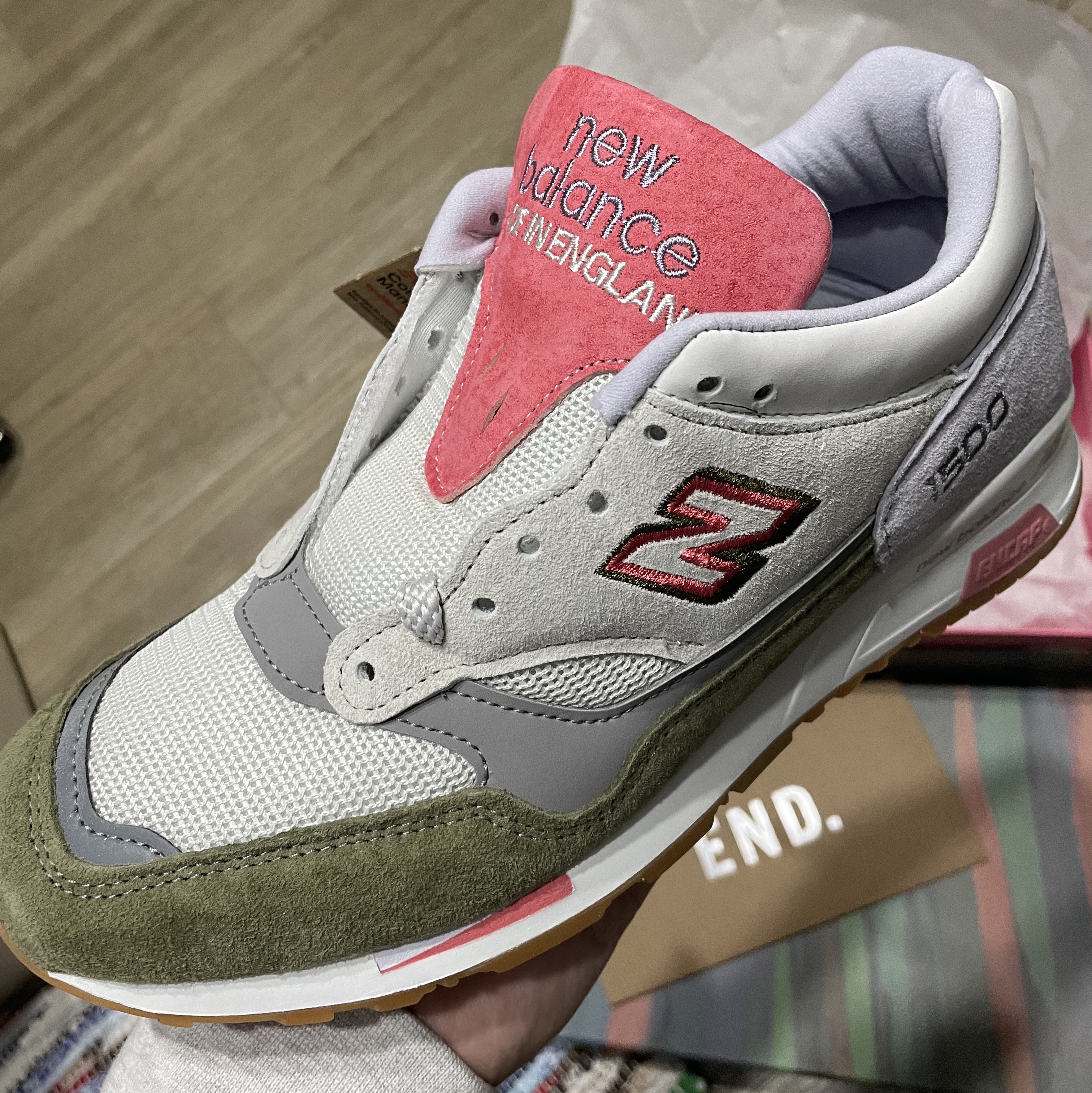 New Balance x END. 1500 Made in UK Rainbow Eucalyptus 착용 스타일