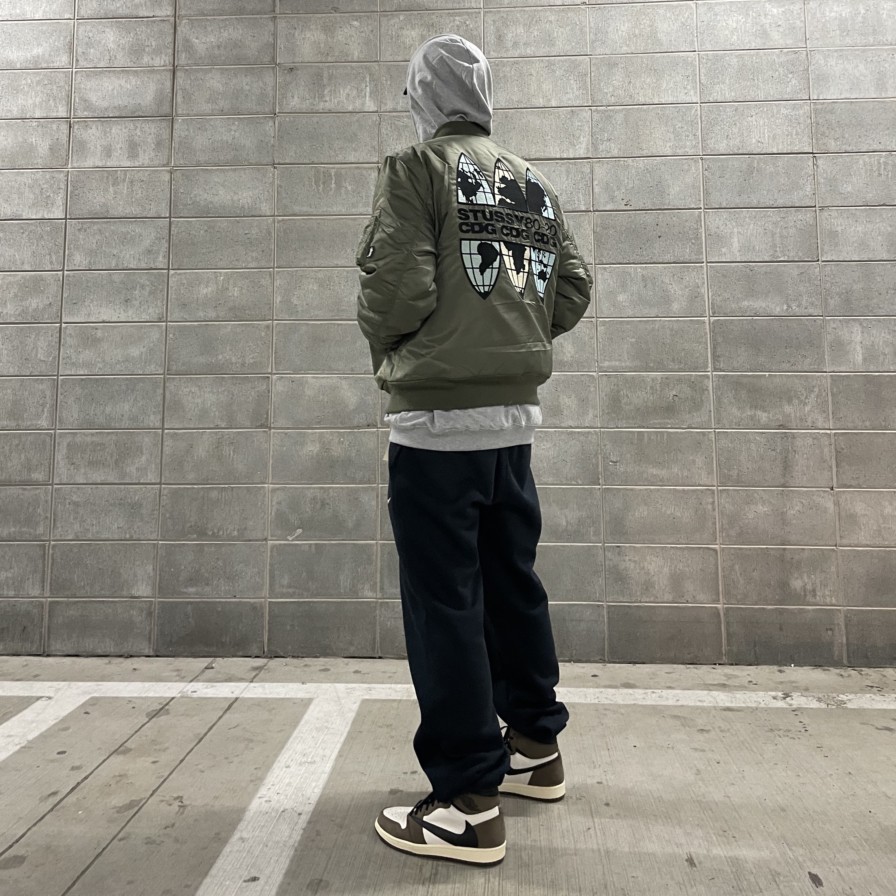 Jordan 1 x Travis Scott Retro High OG SP Mocha, Stussy x CDG MA-1 Jacket Olive 착용 스타일